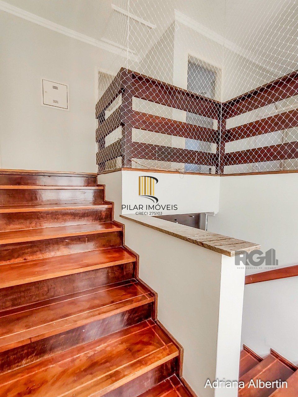Casa 3 dormitórios no bairro Guarujá