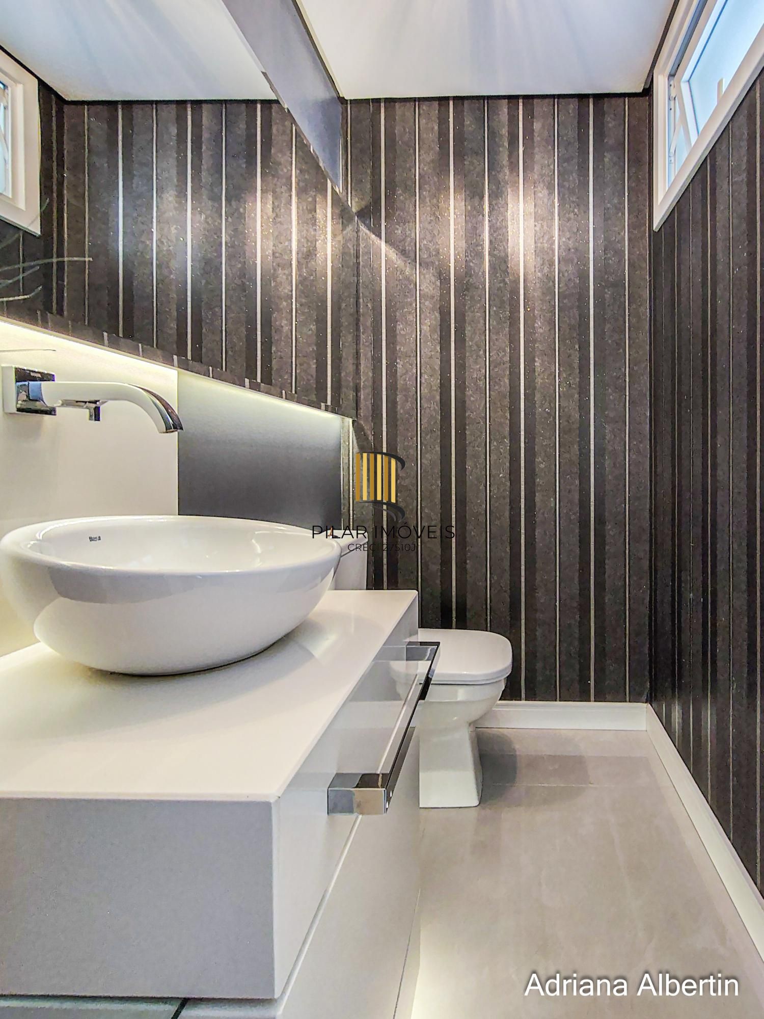 ALPHAVILLE PORTO ALEGRE | CASA COM FUNDOS PARA APP E ÁREA EXTERNA COMPLETA