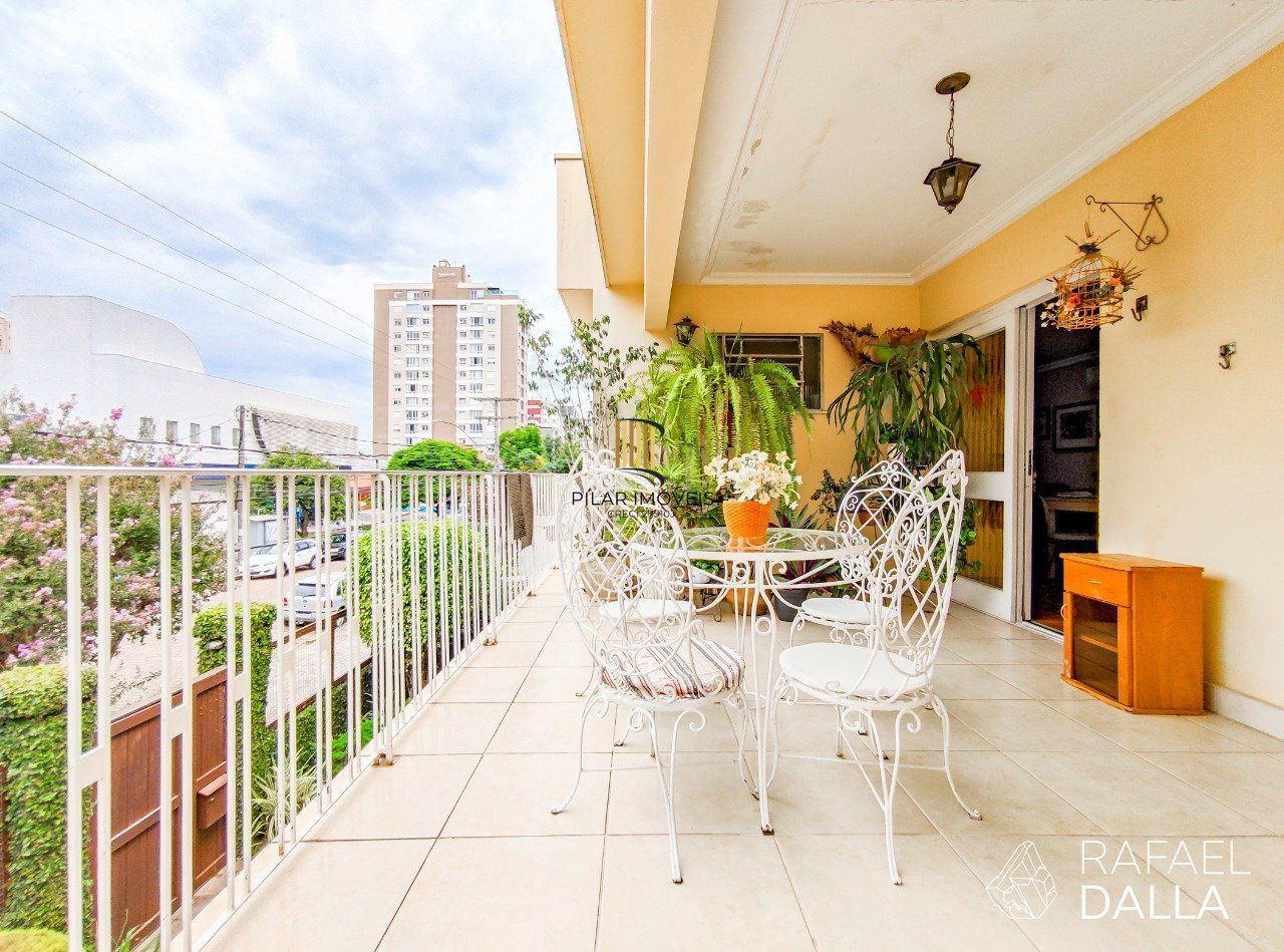 Casa 3 dormitórios no bairro Santana