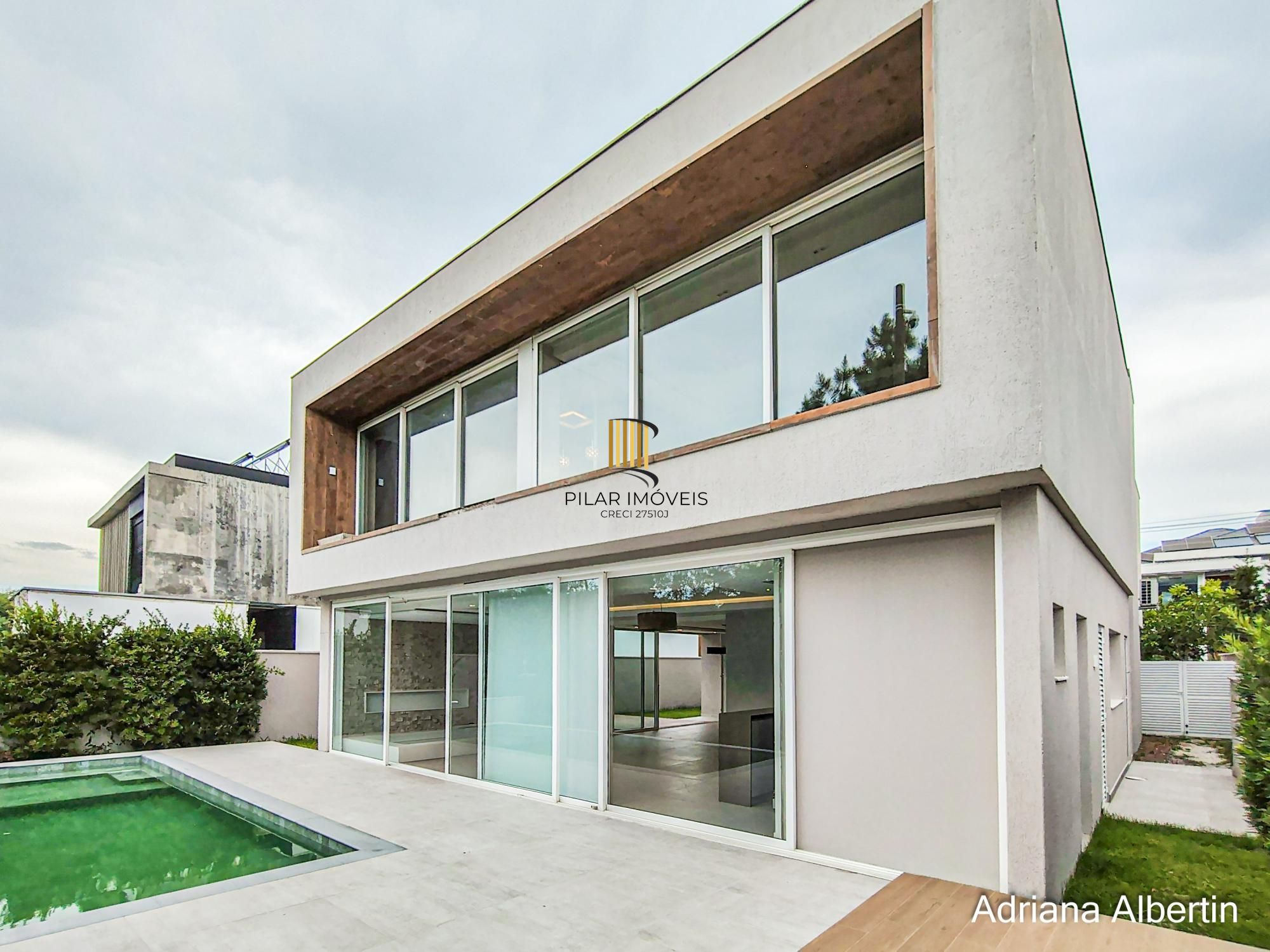 Casa com 400m² e 4 suítes