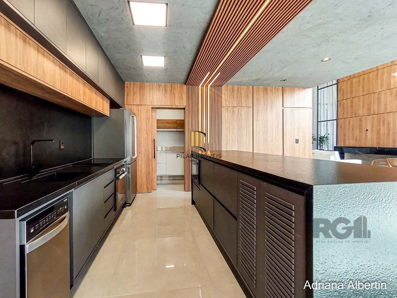 Casa Condominio para Venda - 266.44m², 4 dormitórios, sendo 4 suites, 2 vagas - Alphaville