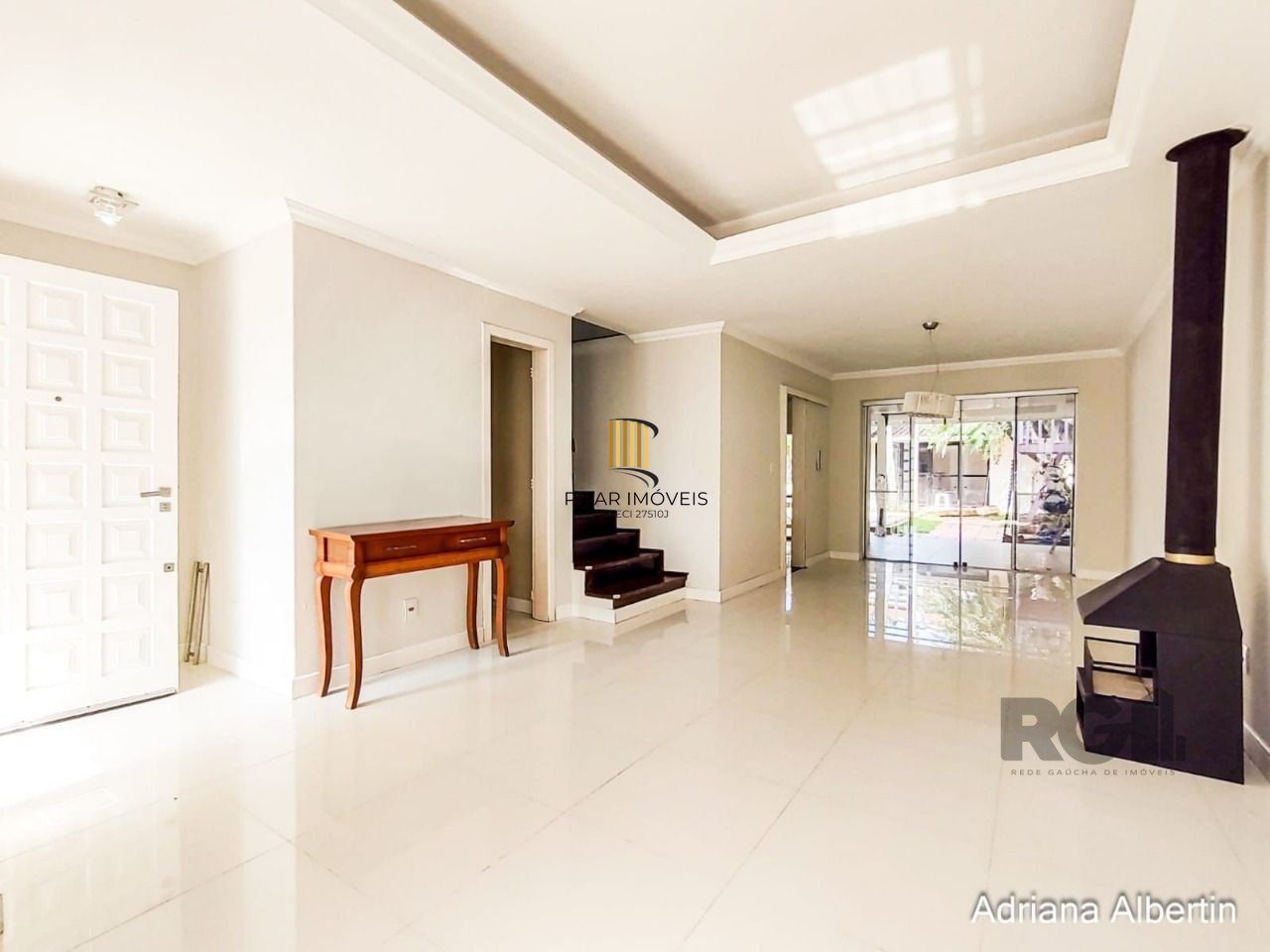 Casa 3 dormitórios no bairro Guarujá