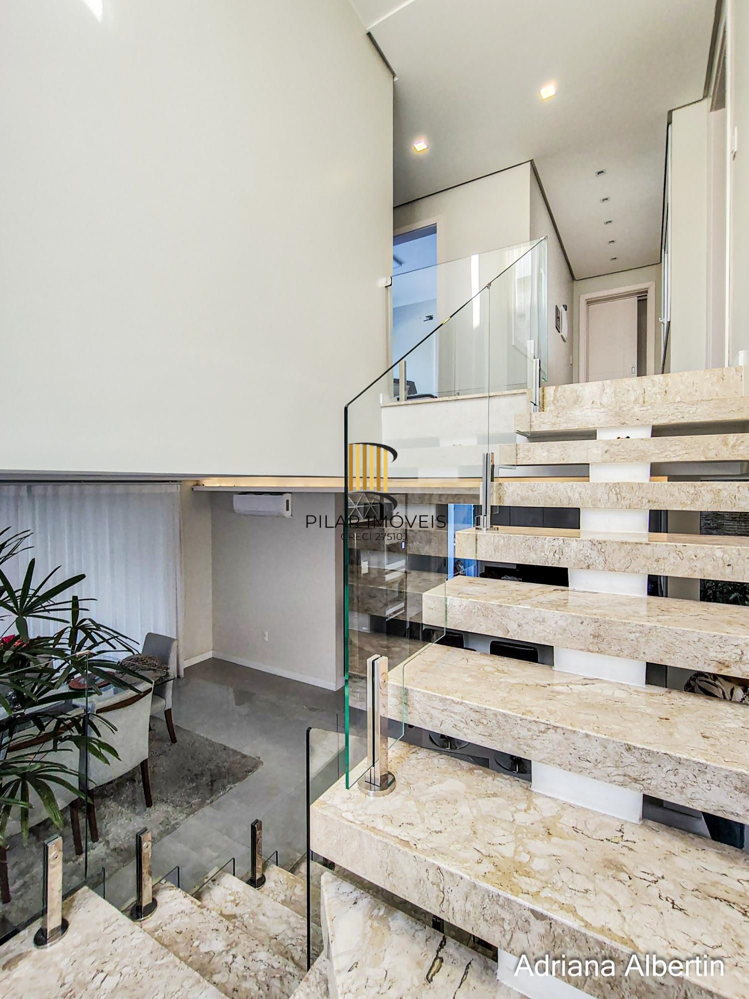 ALPHAVILLE PORTO ALEGRE | CASA COM FUNDOS PARA APP E ÁREA EXTERNA COMPLETA