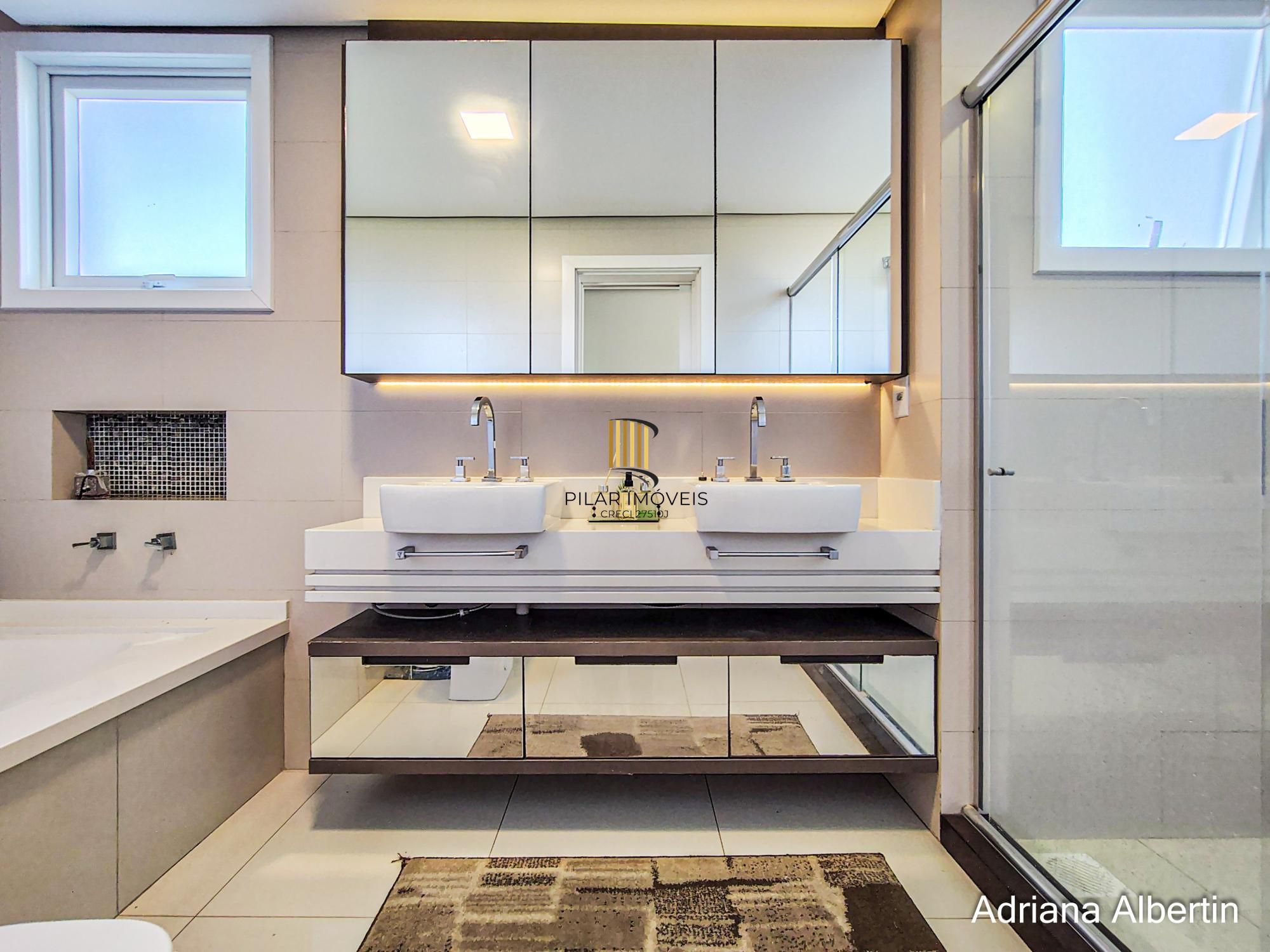 ALPHAVILLE PORTO ALEGRE | CASA COM FUNDOS PARA APP E ÁREA EXTERNA COMPLETA