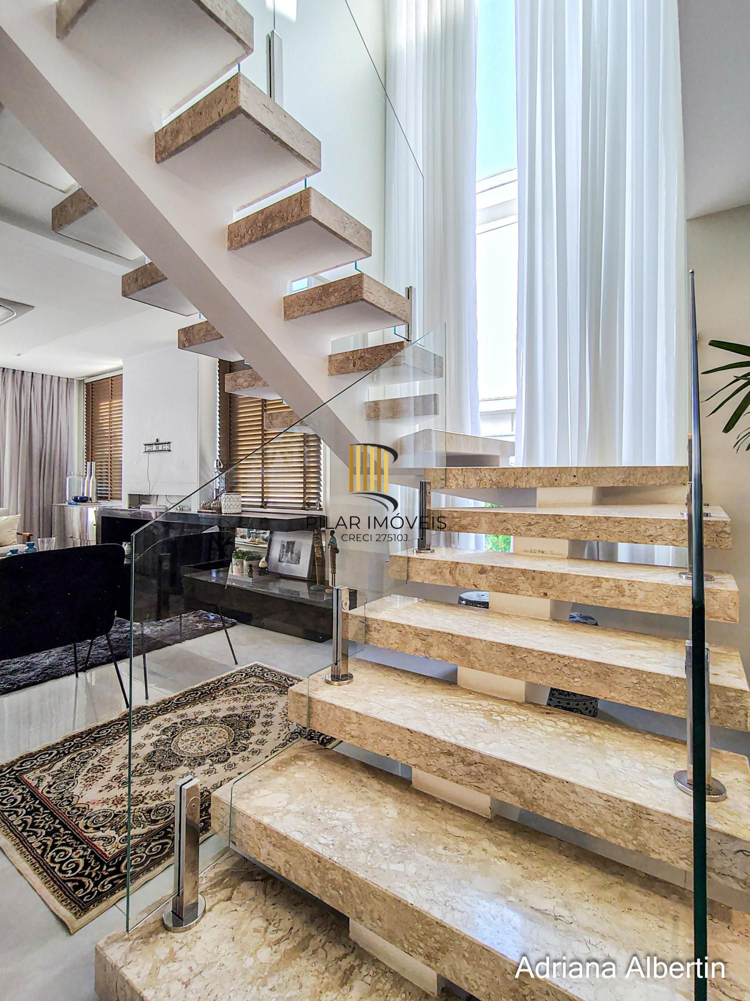 ALPHAVILLE PORTO ALEGRE | CASA COM FUNDOS PARA APP E ÁREA EXTERNA COMPLETA