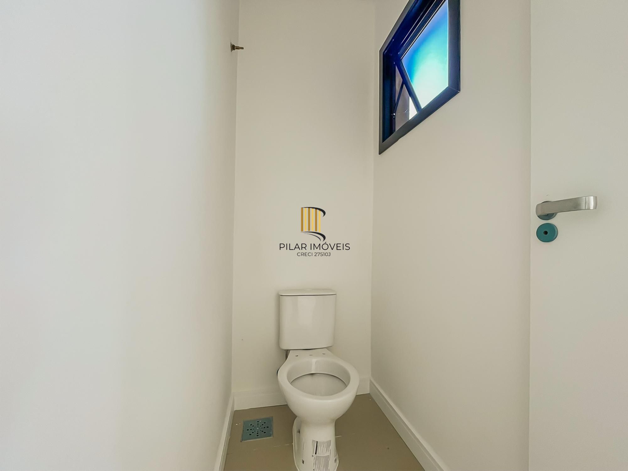 Casa térrea com 100m² privativo, em condomínio fechado na Estrada Jorge Pereira Nunes