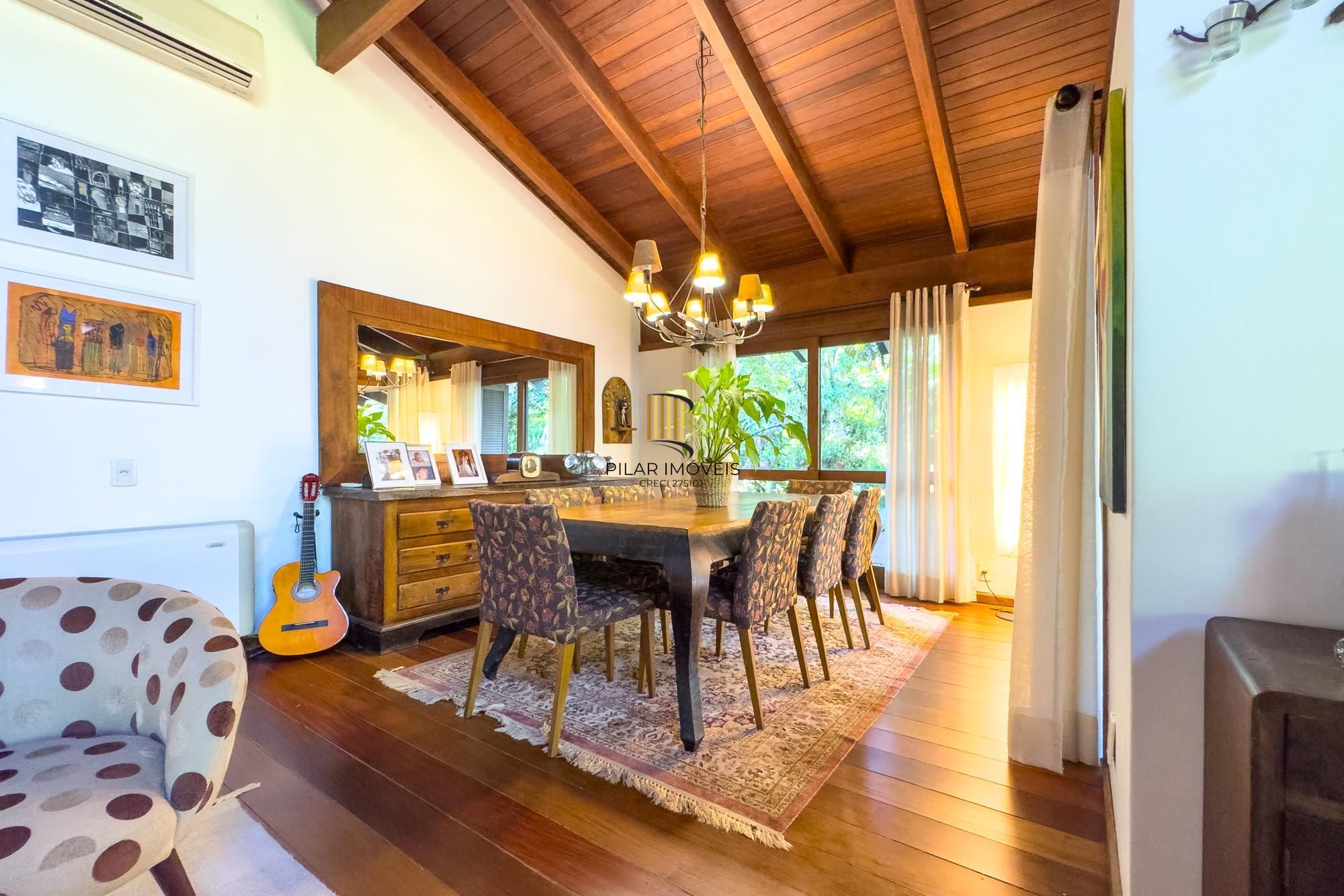 Casa no Parque Knorr com 3 dormitórios e piscina aquecida