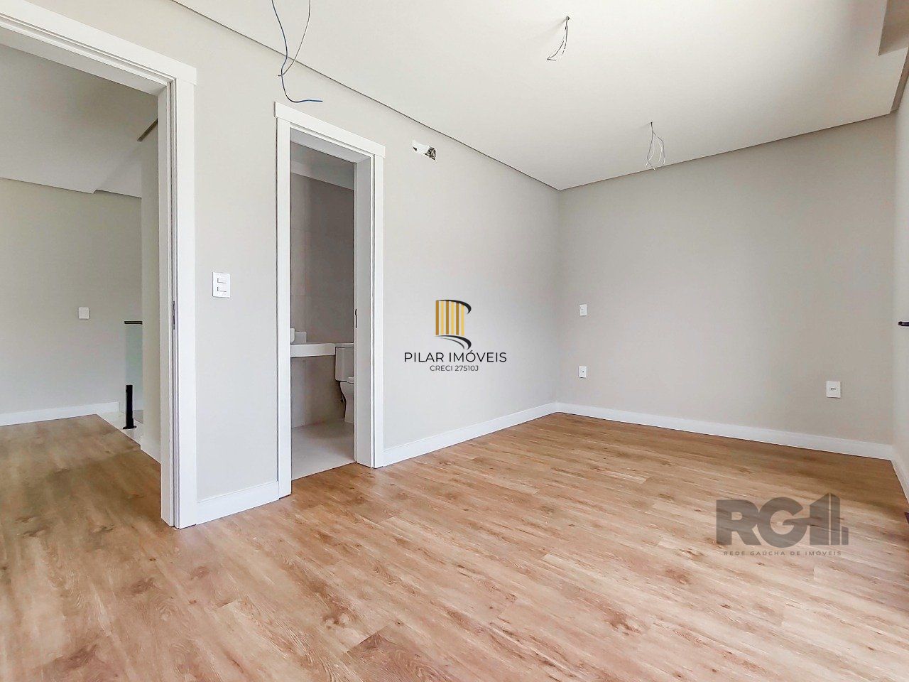 Casa Condominio para Venda - 349m², 3 dormitórios, sendo 3 suites, 2 vagas - Alphaville
