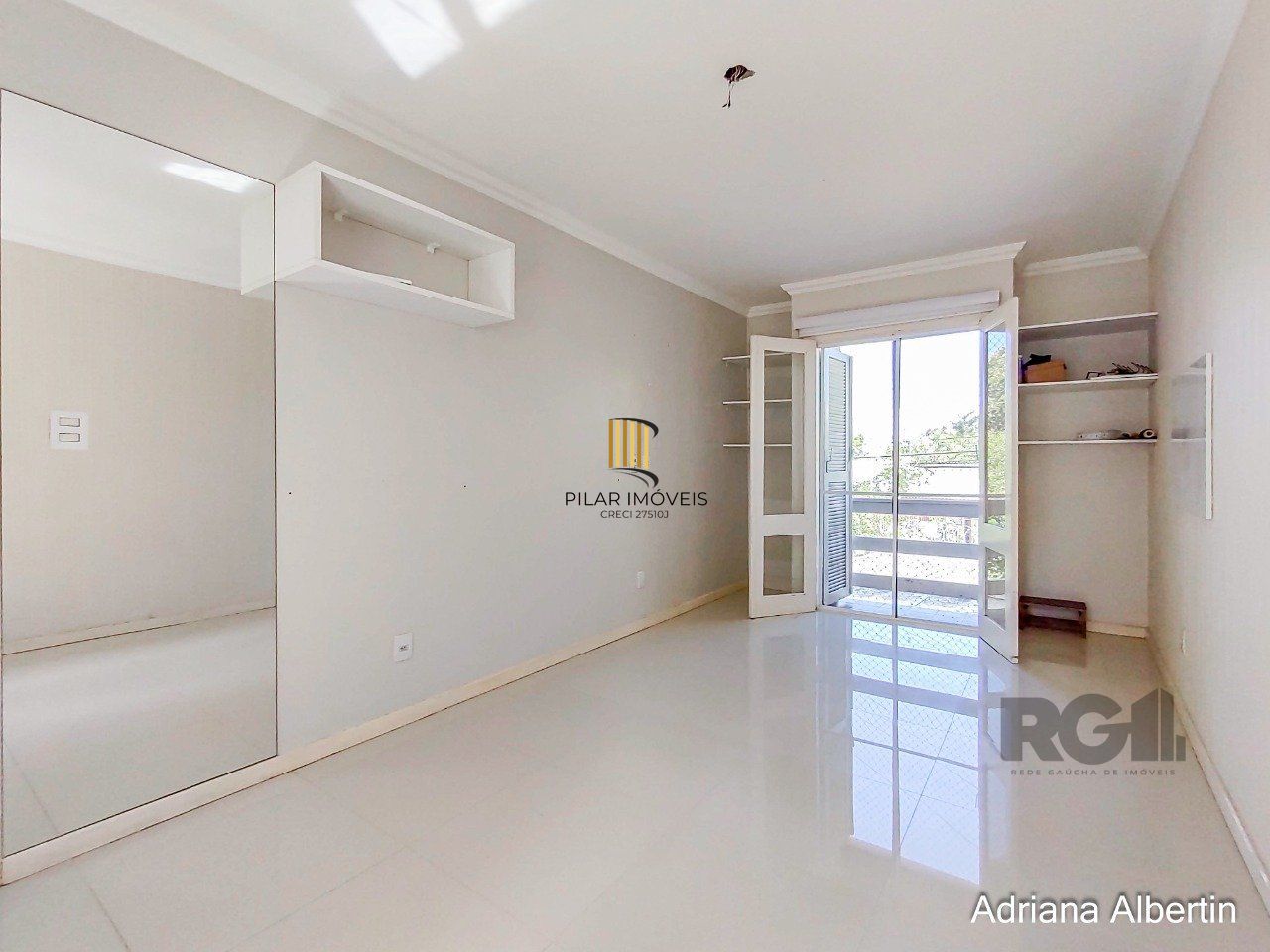 Casa 3 dormitórios no bairro Guarujá
