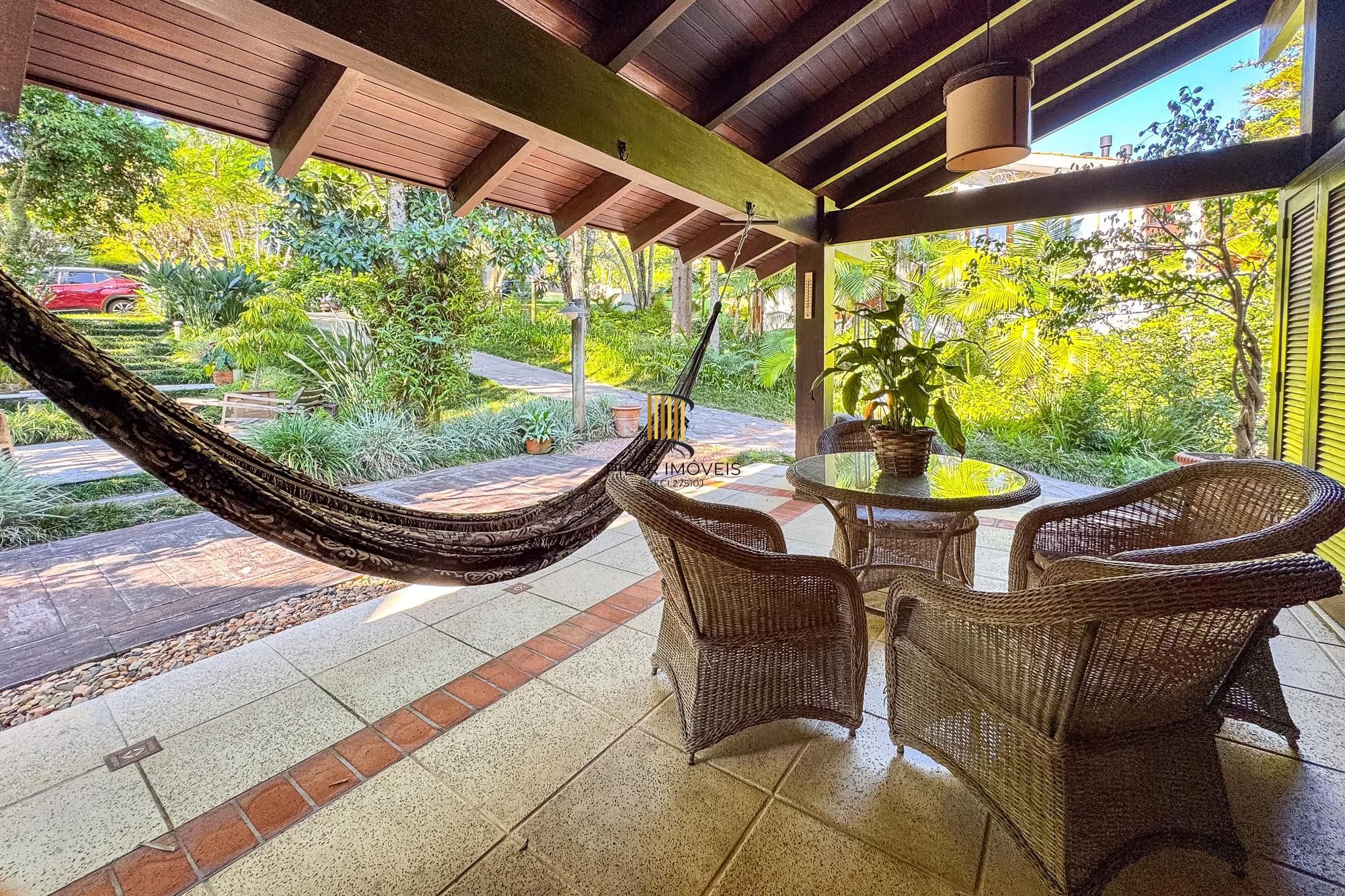 Casa no Parque Knorr com 3 dormitórios e piscina aquecida