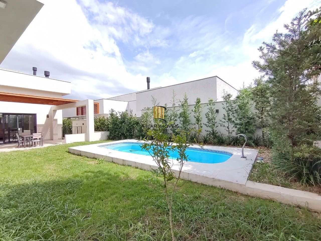 Casa de Condomínio 3 dormitórios no bairro Alphaville