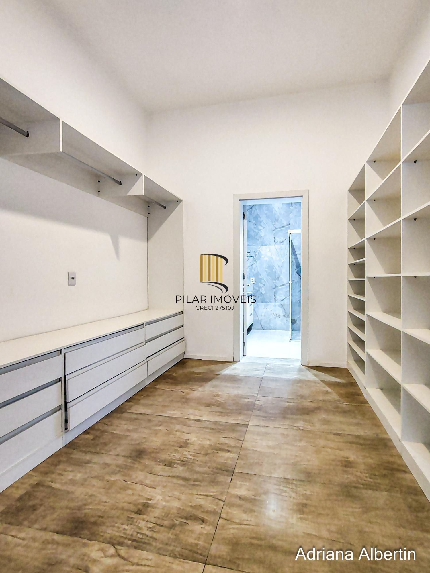 Casa de Condomínio 3 dormitórios no bairro Alphaville