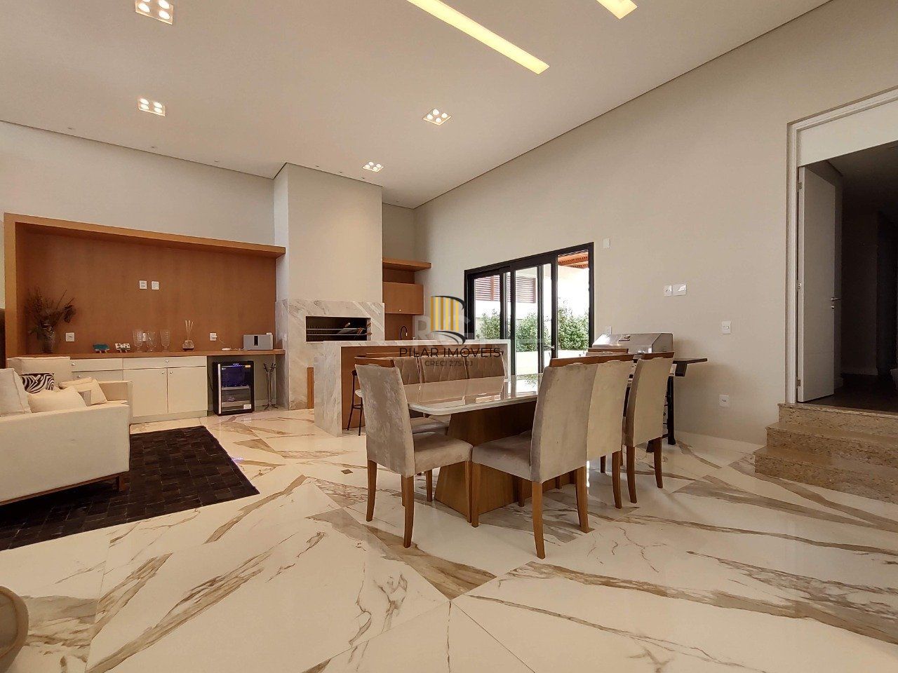 Casa de Condomínio 3 dormitórios no bairro Alphaville