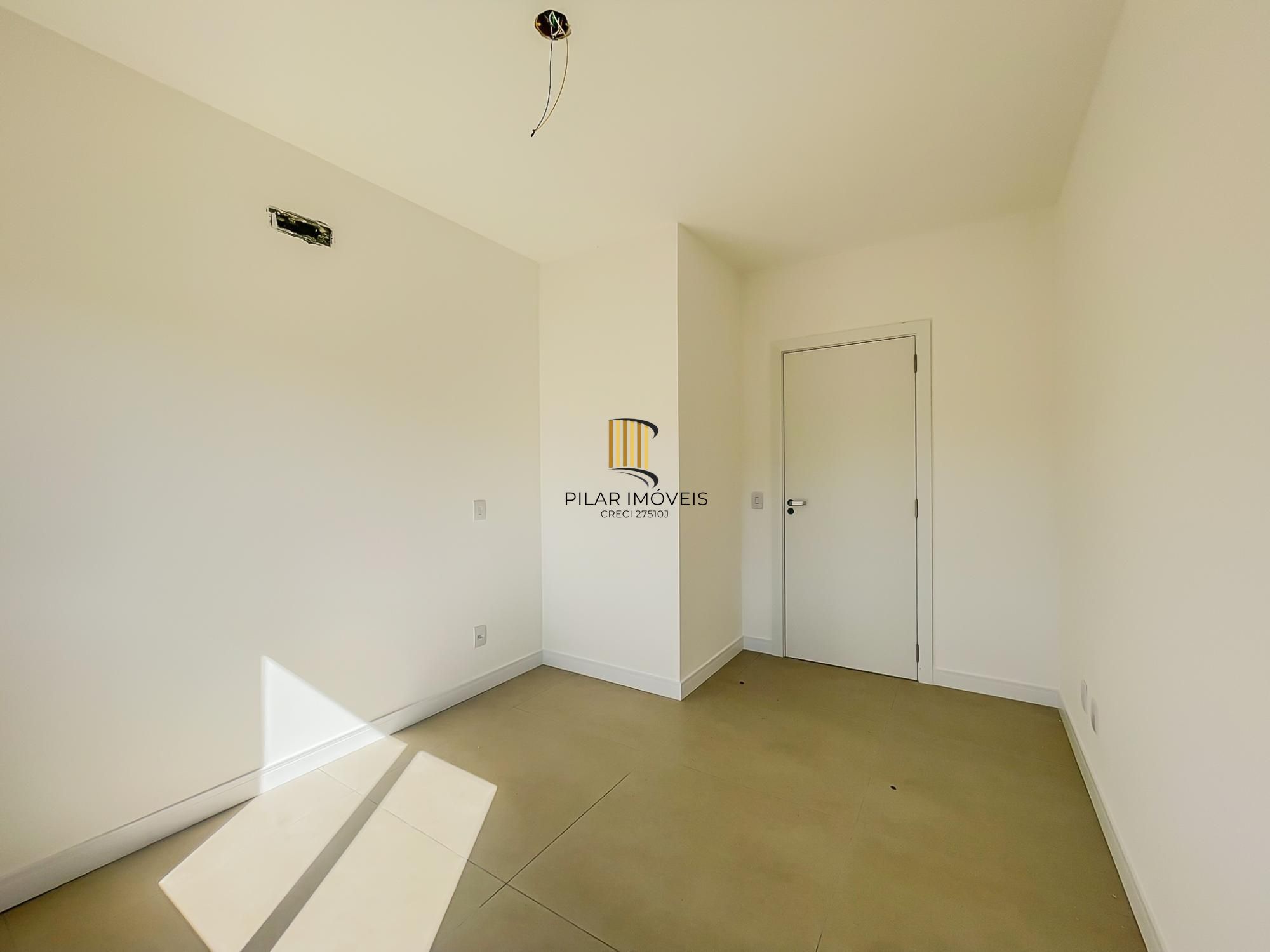 Casa térrea com 100m² privativo, em condomínio fechado na Estrada Jorge Pereira Nunes