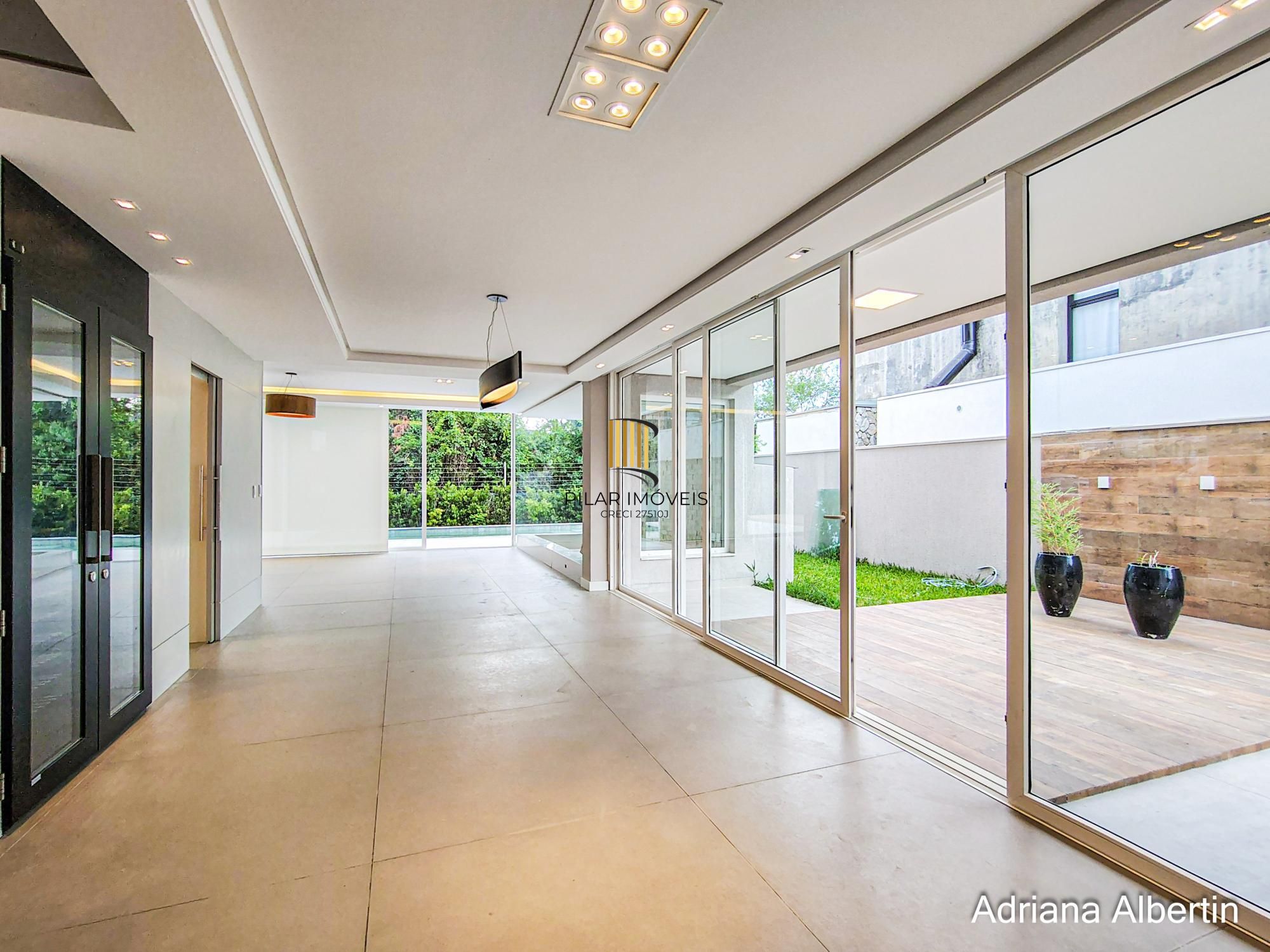 Casa com 400m² e 4 suítes