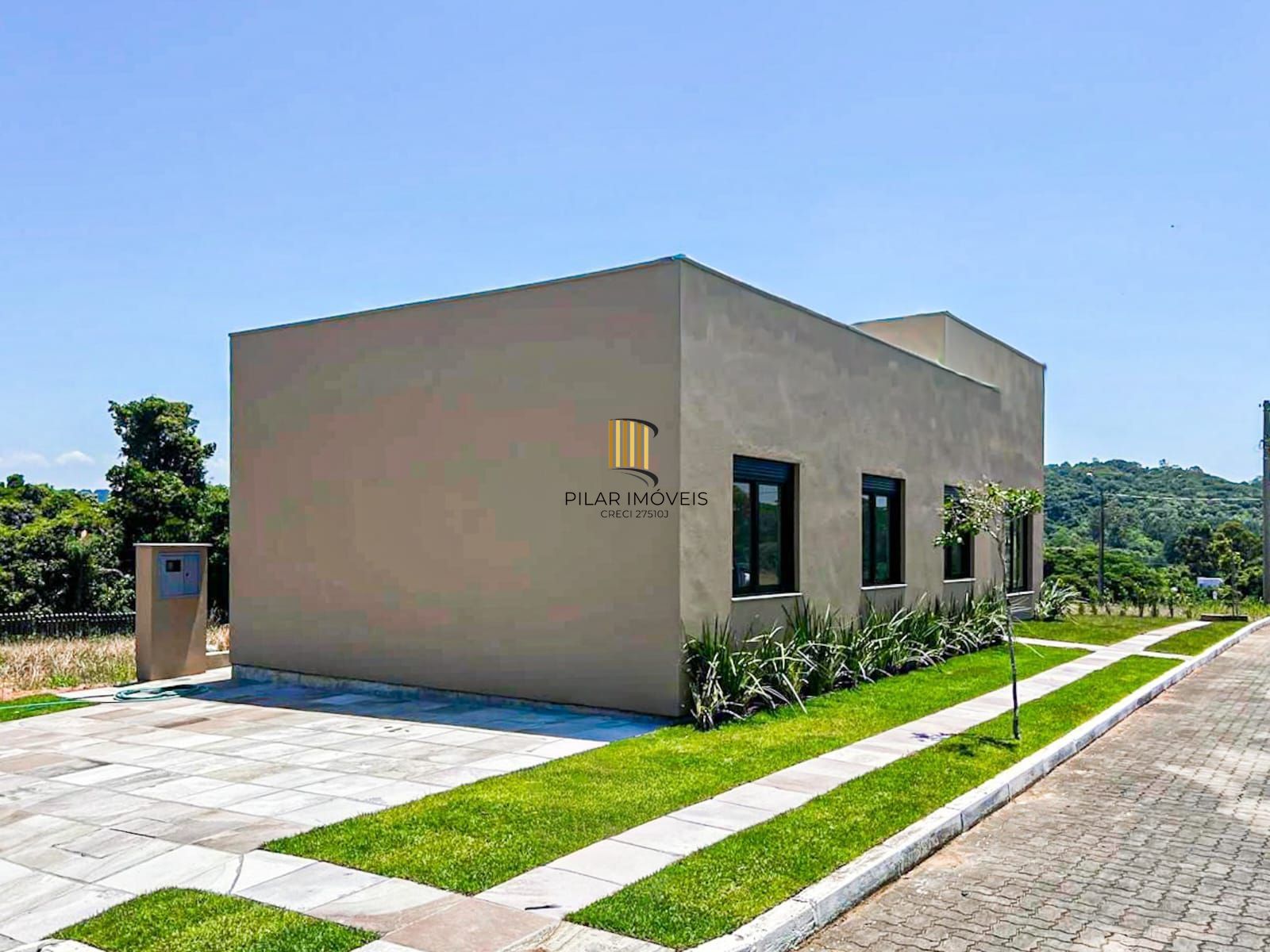 Casa térrea com 100m² privativo, em condomínio fechado na Estrada Jorge Pereira Nunes - Pilar Imóveis