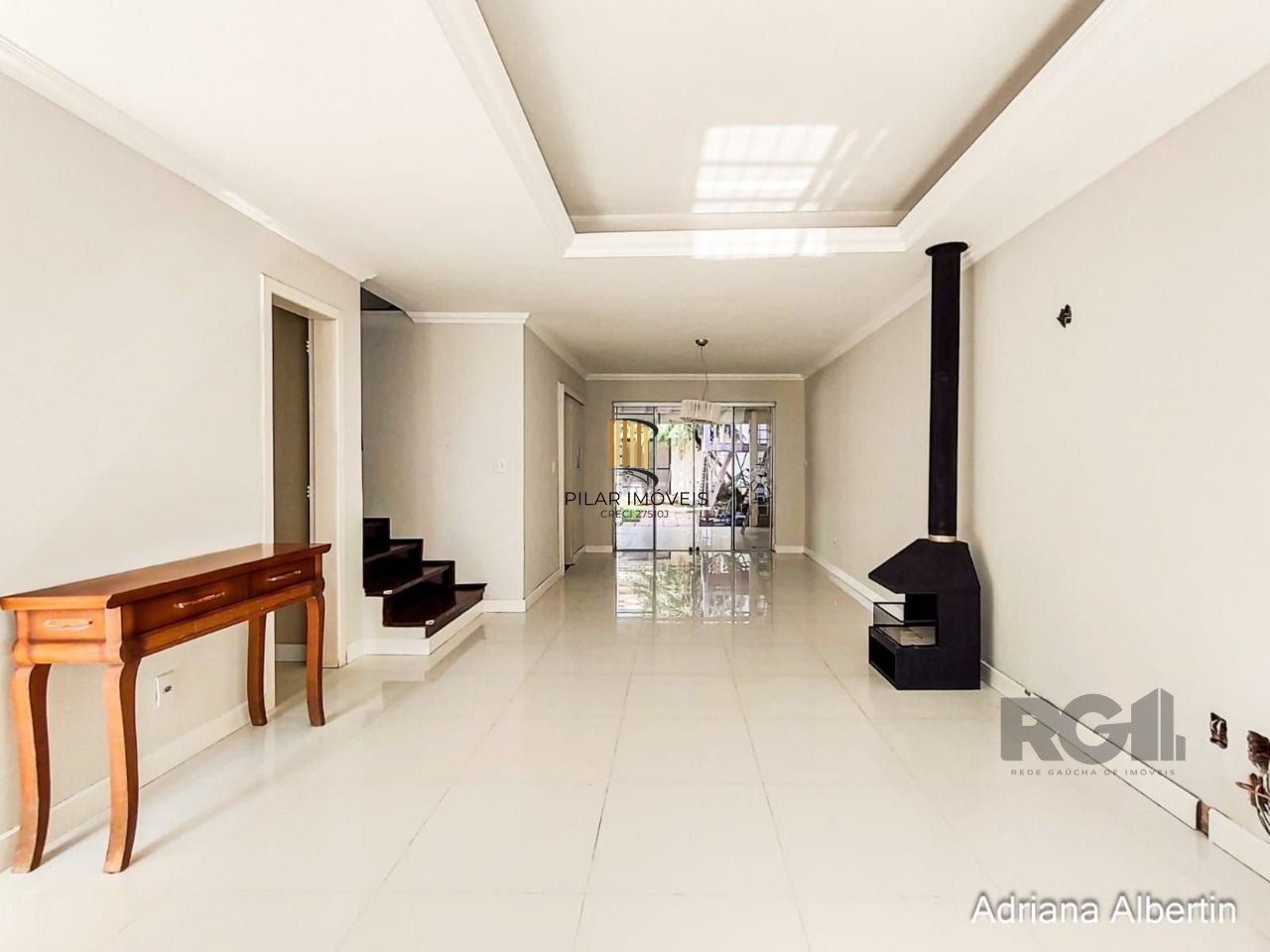 Casa 3 dormitórios no bairro Guarujá