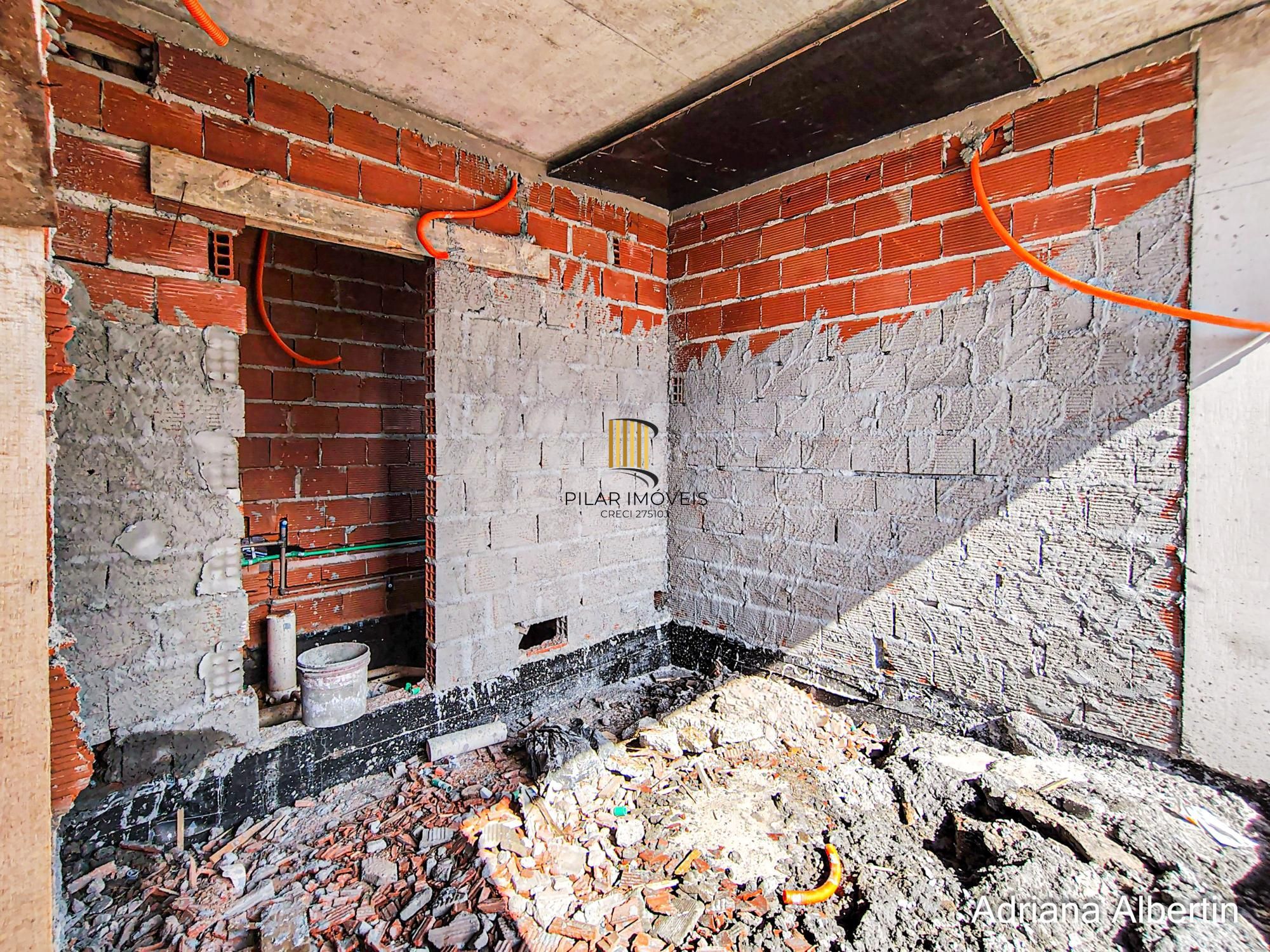 Casa térrea em condomínio na Estrada das Três Meninas – Alphaville