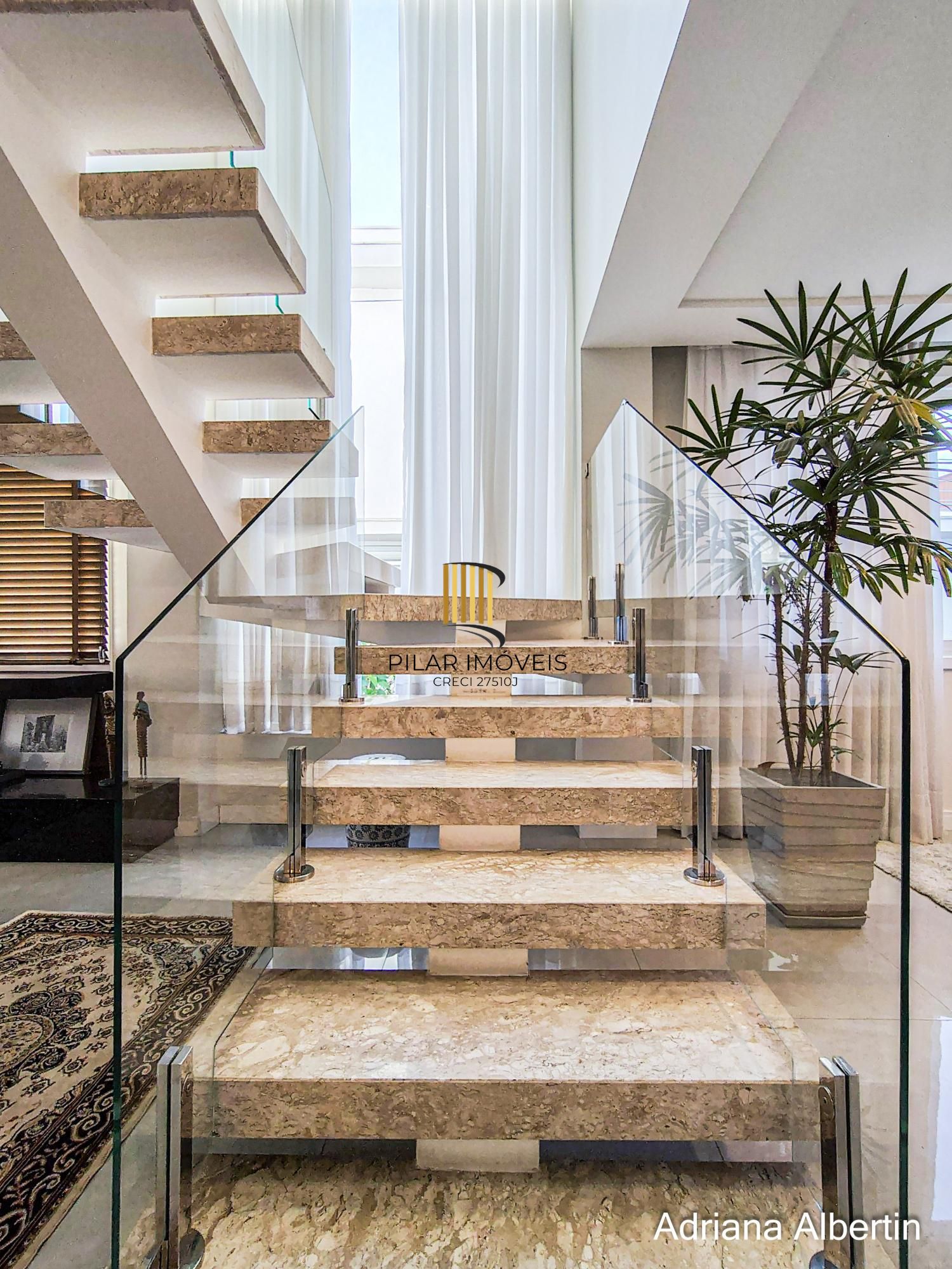 ALPHAVILLE PORTO ALEGRE | CASA COM FUNDOS PARA APP E ÁREA EXTERNA COMPLETA