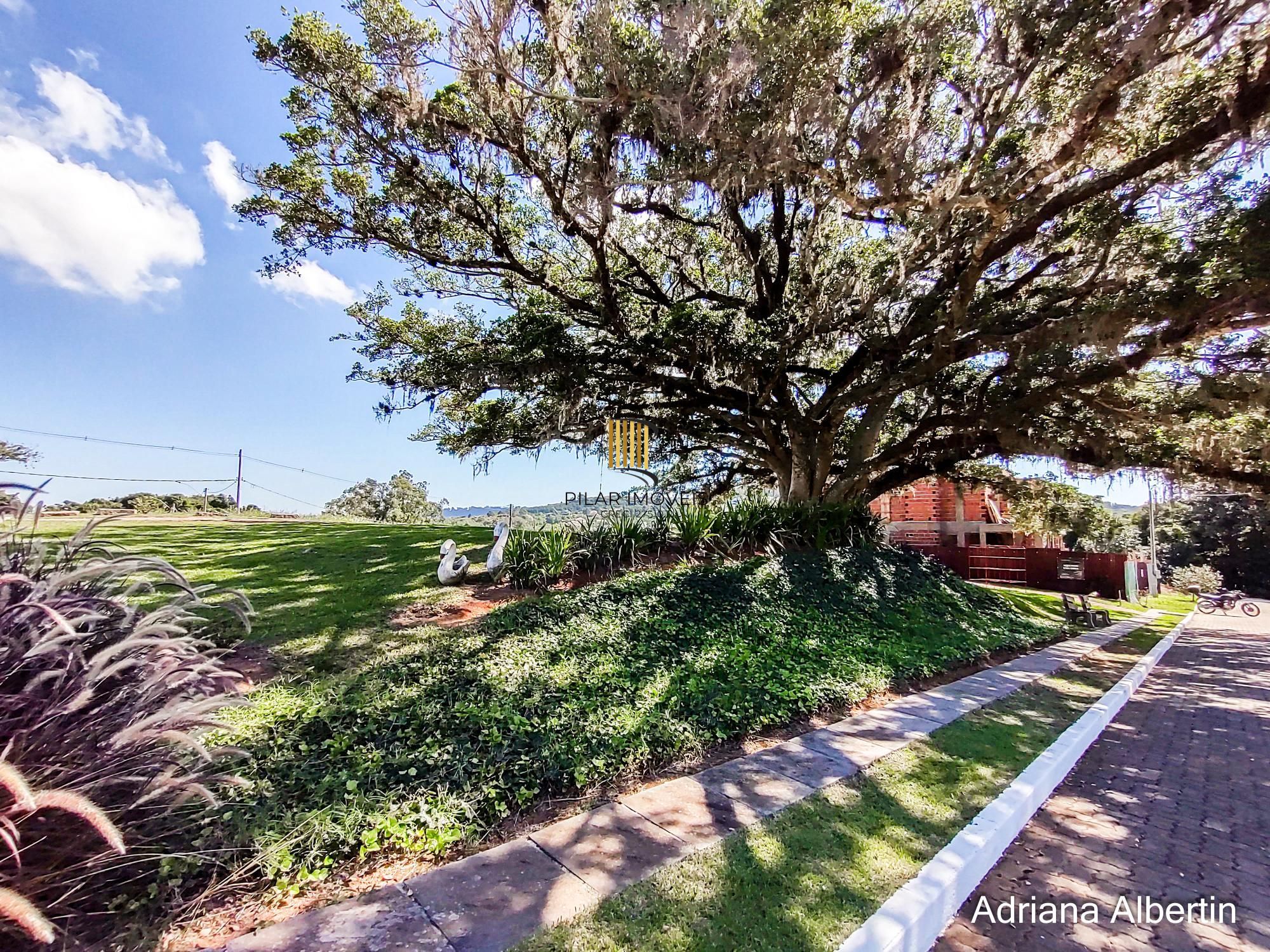 Casa térrea com 100m² privativo, em condomínio fechado na Estrada Jorge Pereira Nunes