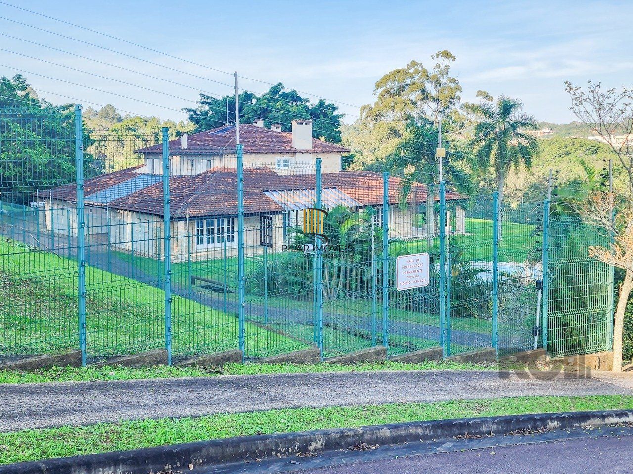Casa de Fazenda com 1.318m²