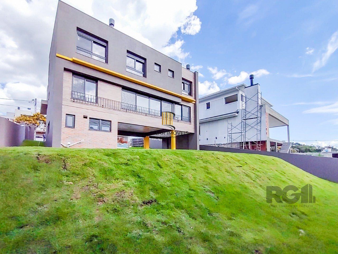 Casa Condominio para Venda - 280m², 3 dormitórios, sendo 3 suites, 2 vagas - Alphaville