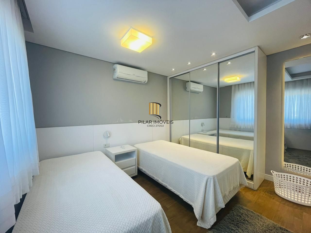 Casa de Condomínio 5 dormitórios no bairro Maristela