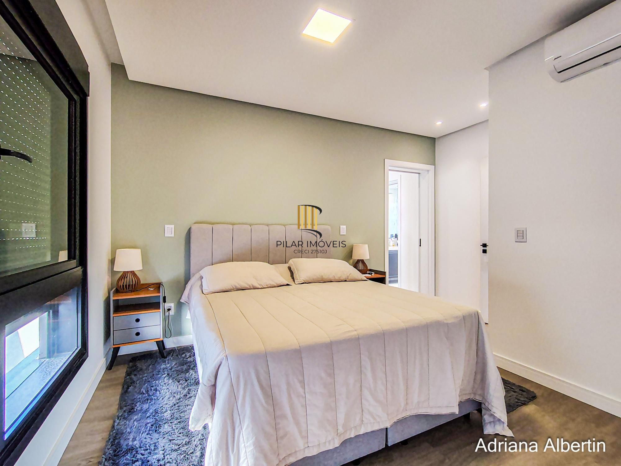 Casa com 345m², piscina e vista para o Guaiba