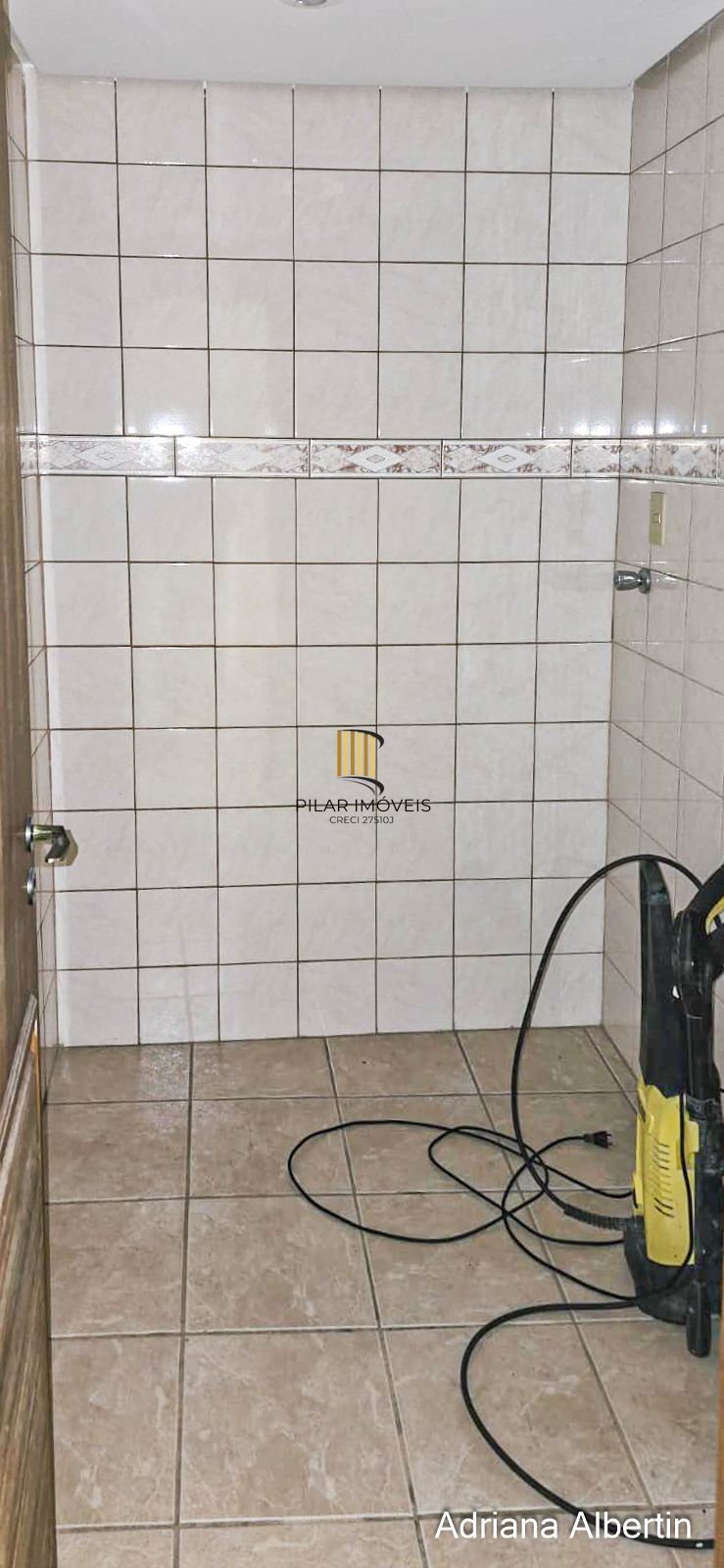 Prédio comercial com 239m²