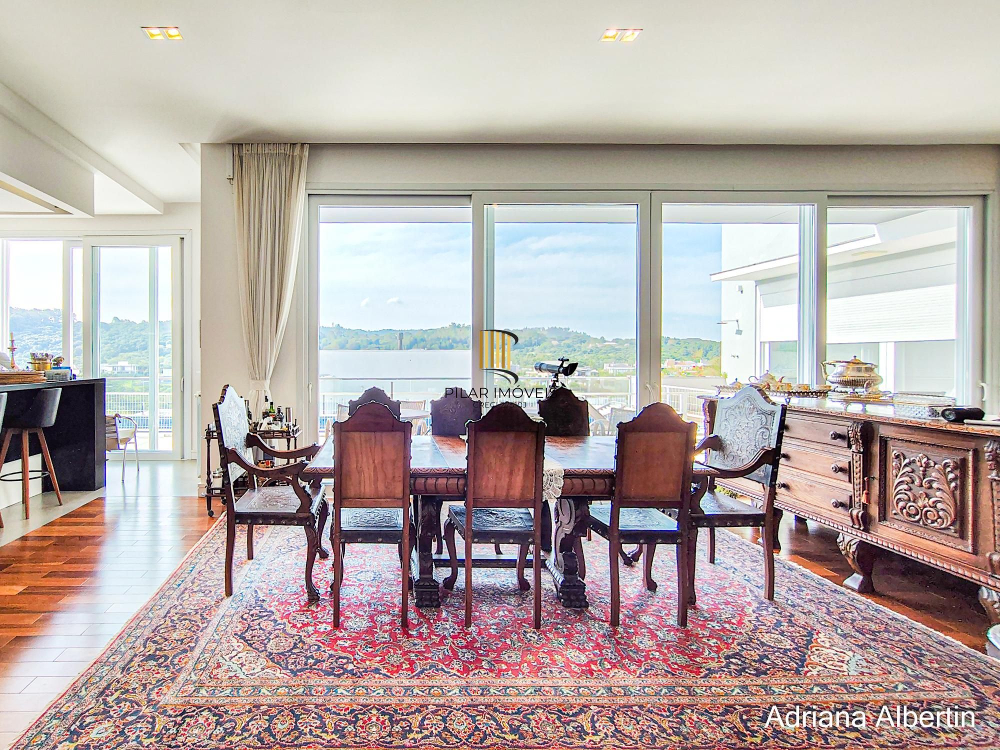 Casa com 660m² no Alphaville Porto Alegre para quem quer espaço, vista e personalidade — sem cair no padrão genérico