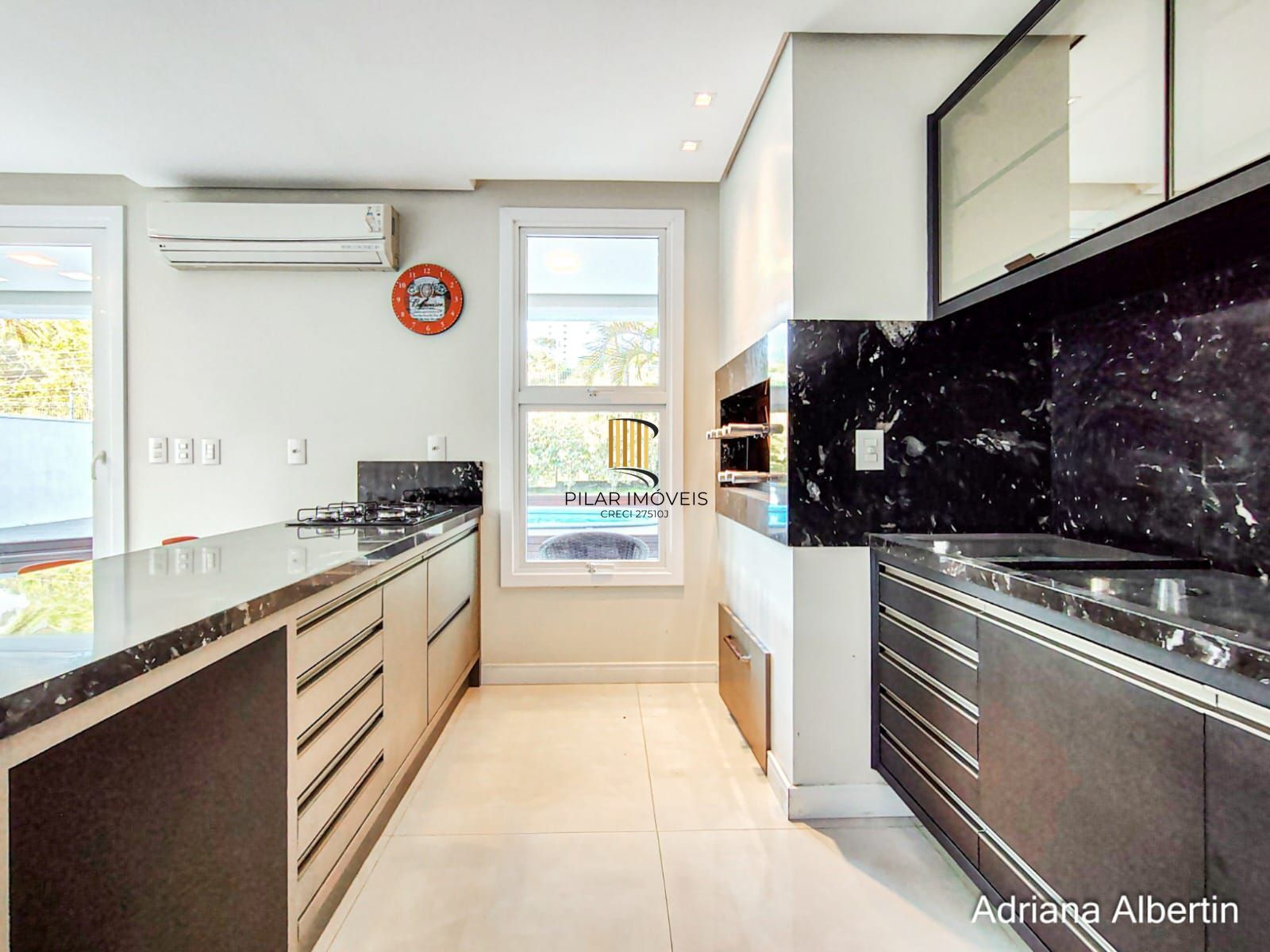 ALPHAVILLE PORTO ALEGRE | CASA COM FUNDOS PARA APP E ÁREA EXTERNA COMPLETA