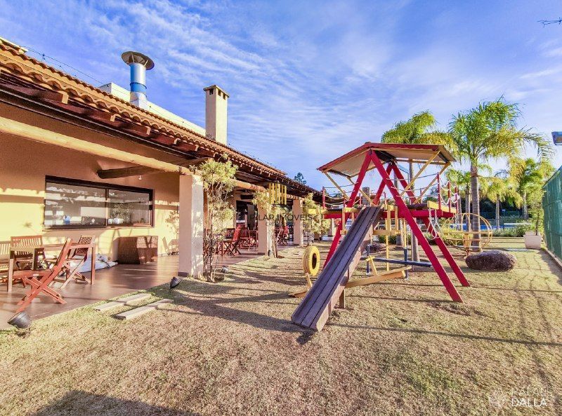 LOTE EM CONDOMÍNIO FECHADO COM 612m²