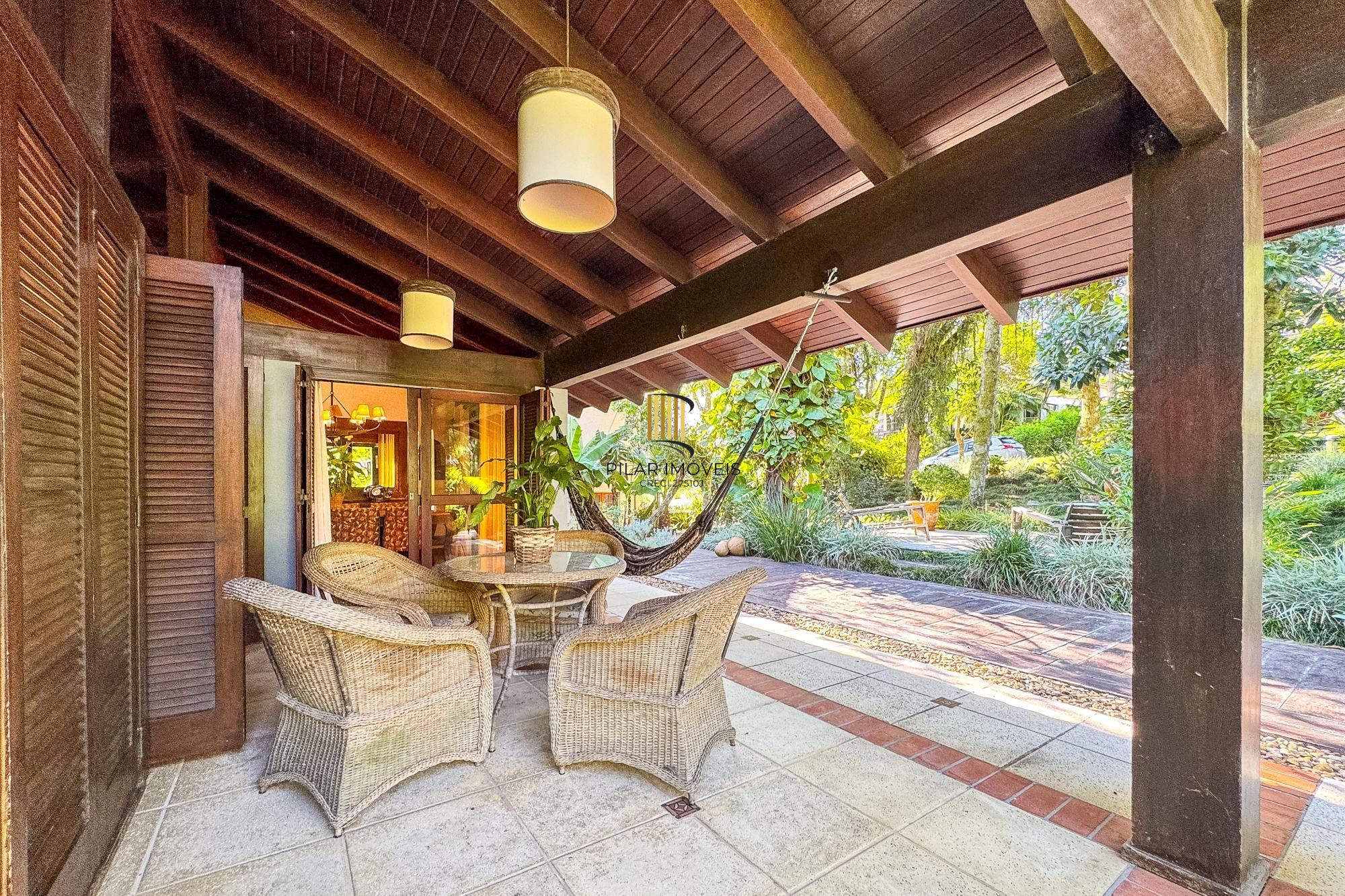 Casa no Parque Knorr com 3 dormitórios e piscina aquecida