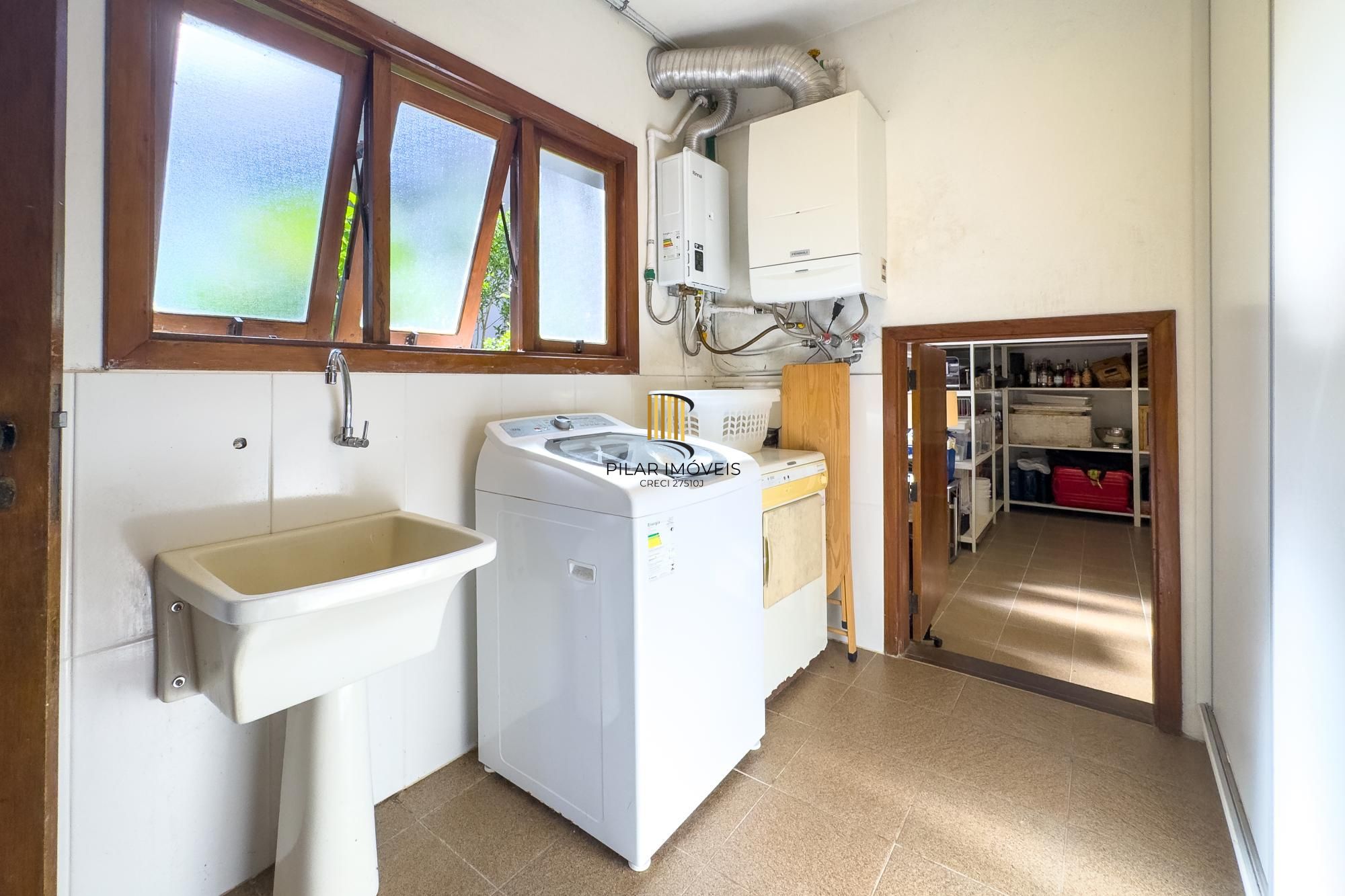 Casa no Parque Knorr com 3 dormitórios e piscina aquecida