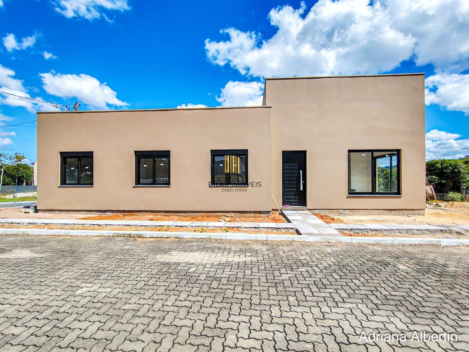 Casa térrea em condomínio fechado