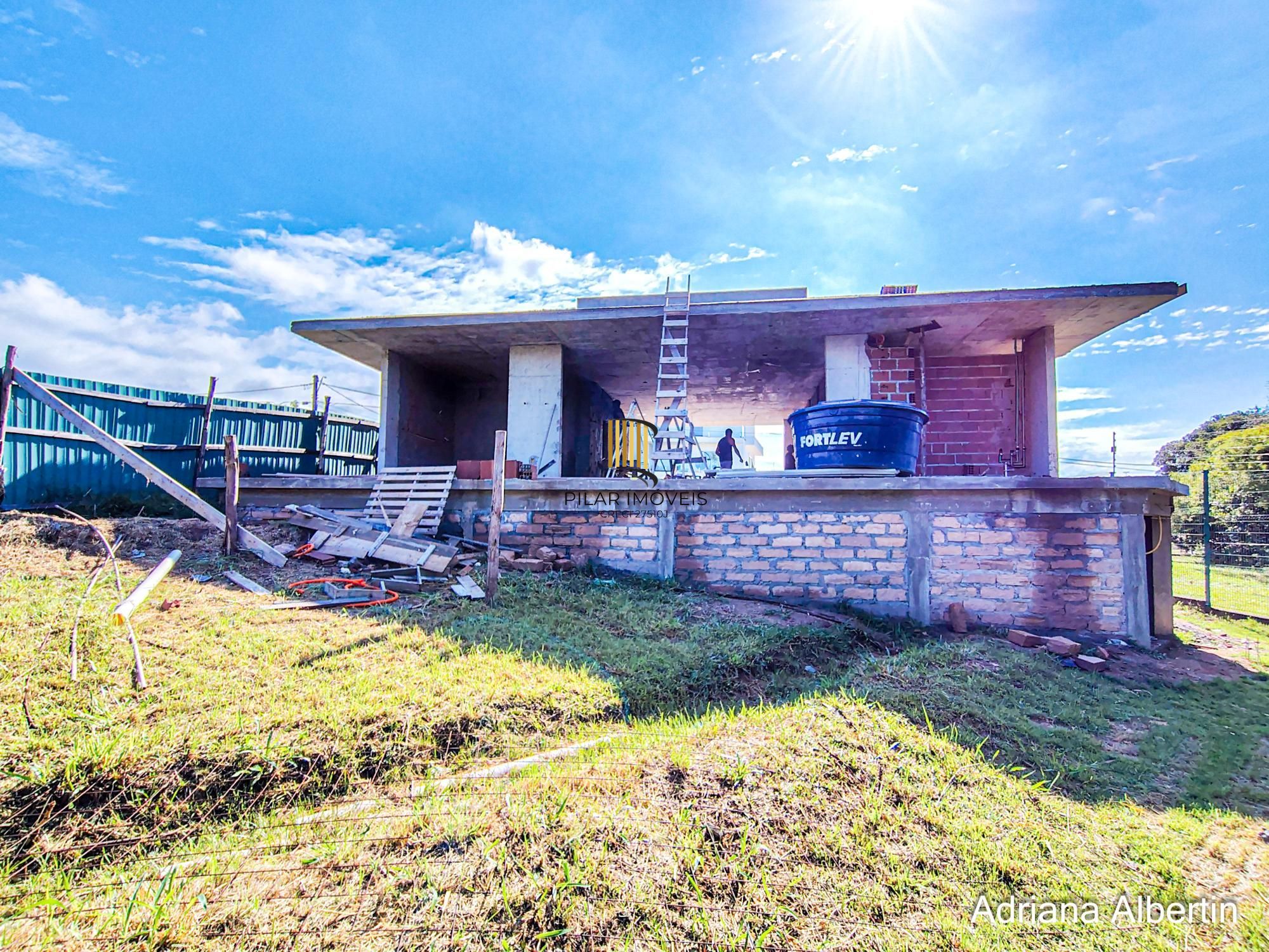 Casa térrea em condomínio na Estrada das Três Meninas – Alphaville