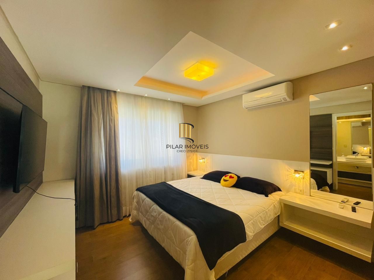 Casa de Condomínio 5 dormitórios no bairro Maristela