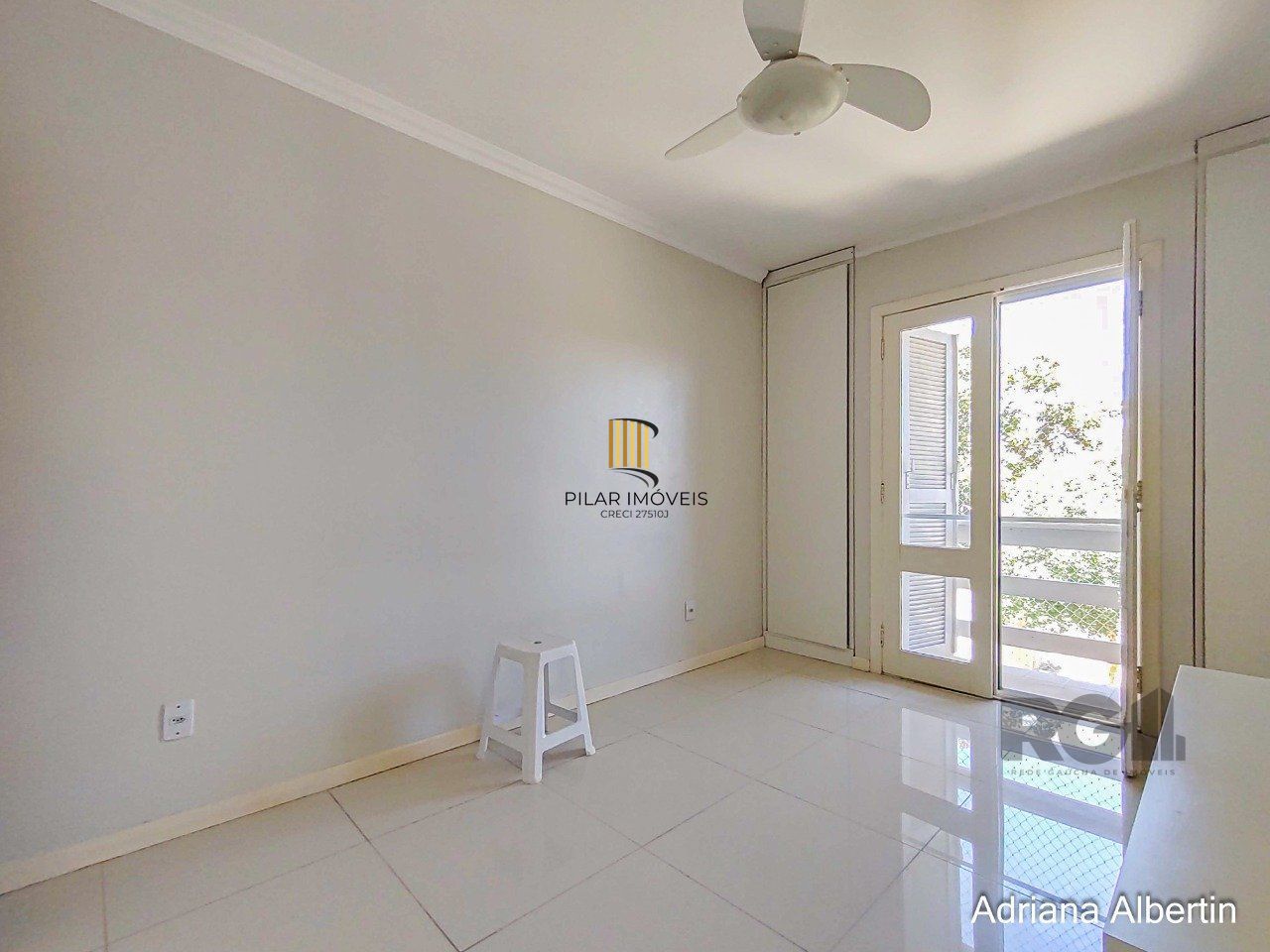 Casa 3 dormitórios no bairro Guarujá