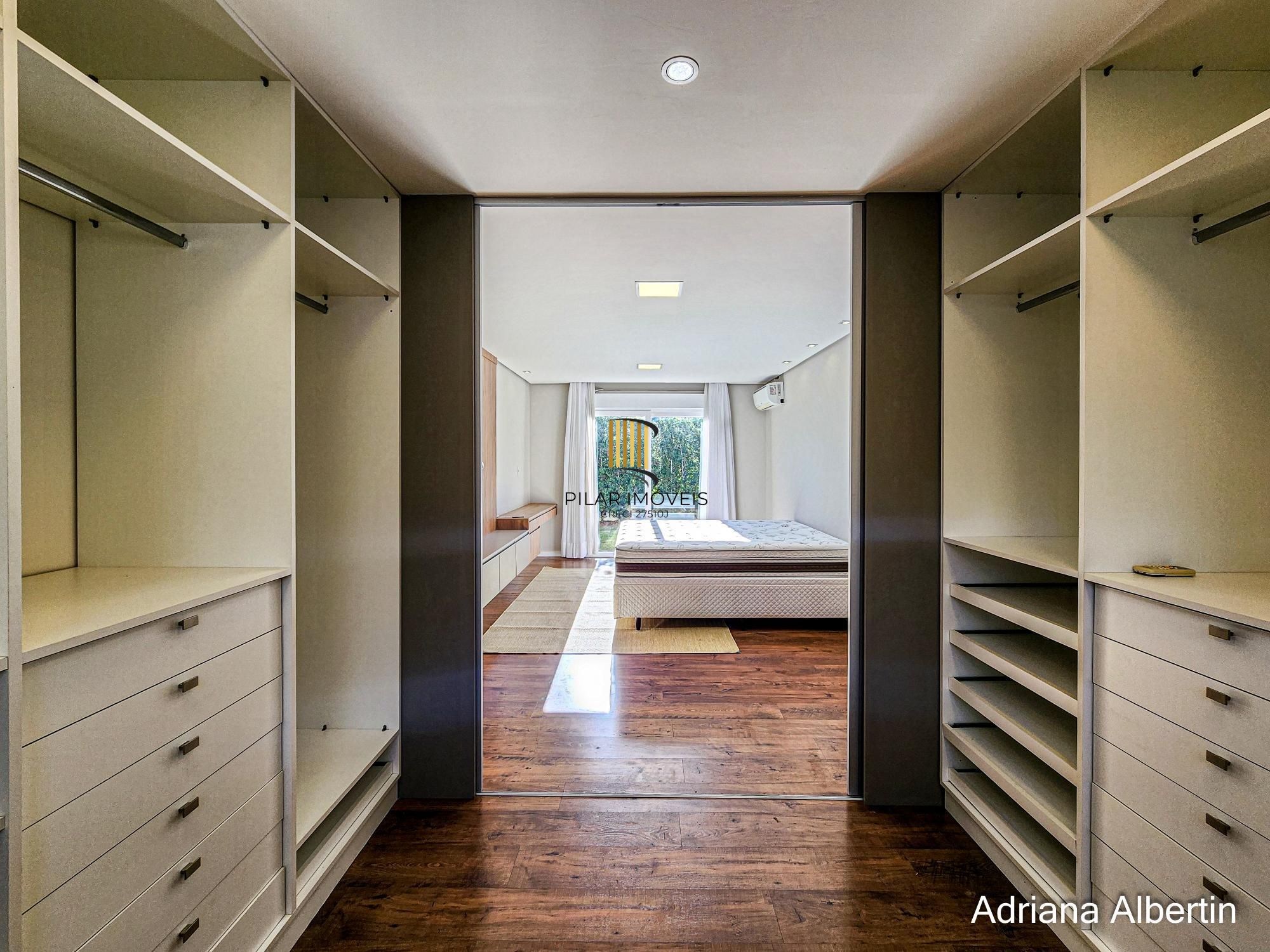 Casa Condominio 3 Dormitório(s) Bairro Alphaville