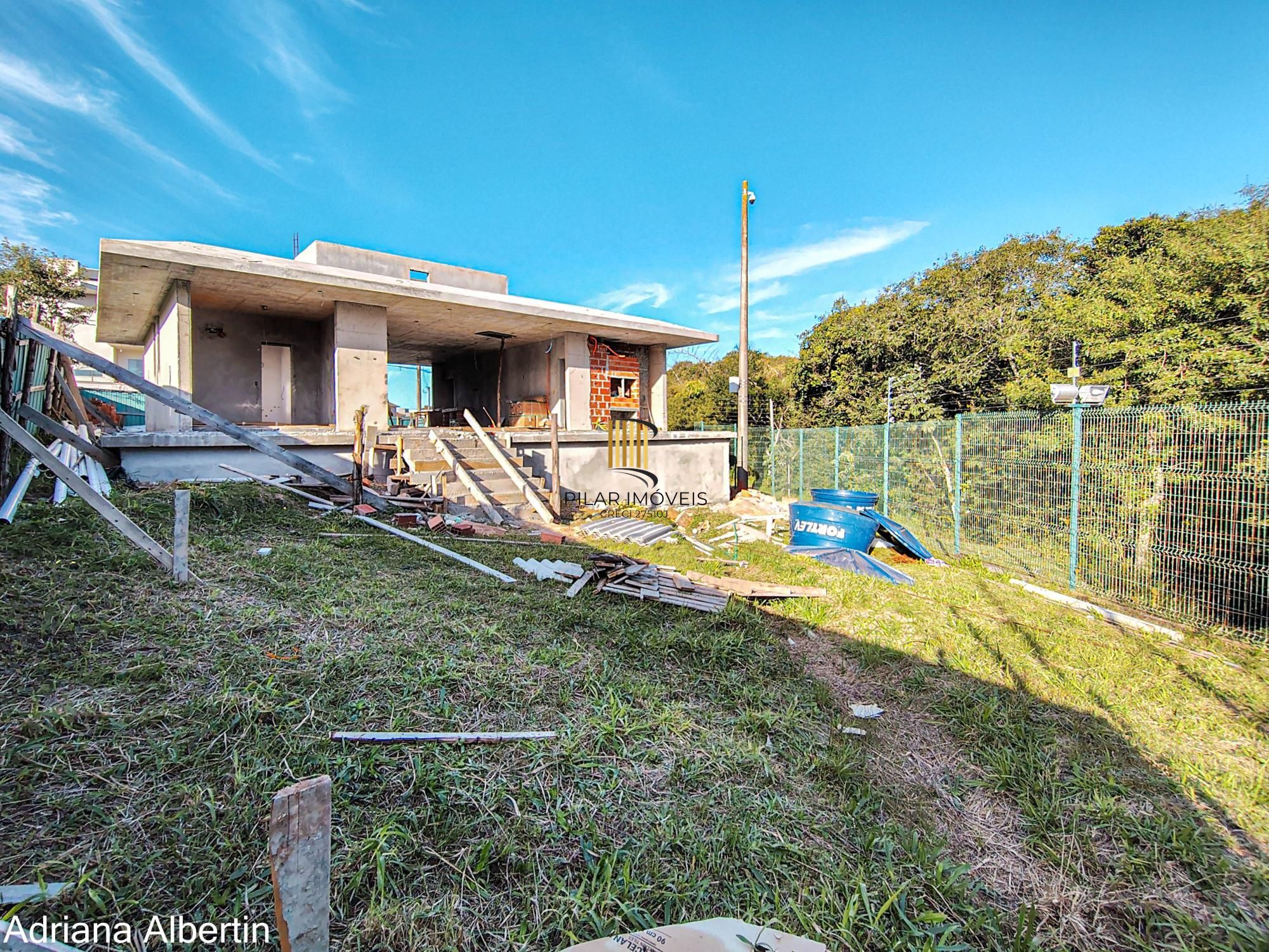 Casa térrea em condomínio na Estrada das Três Meninas – Alphaville
