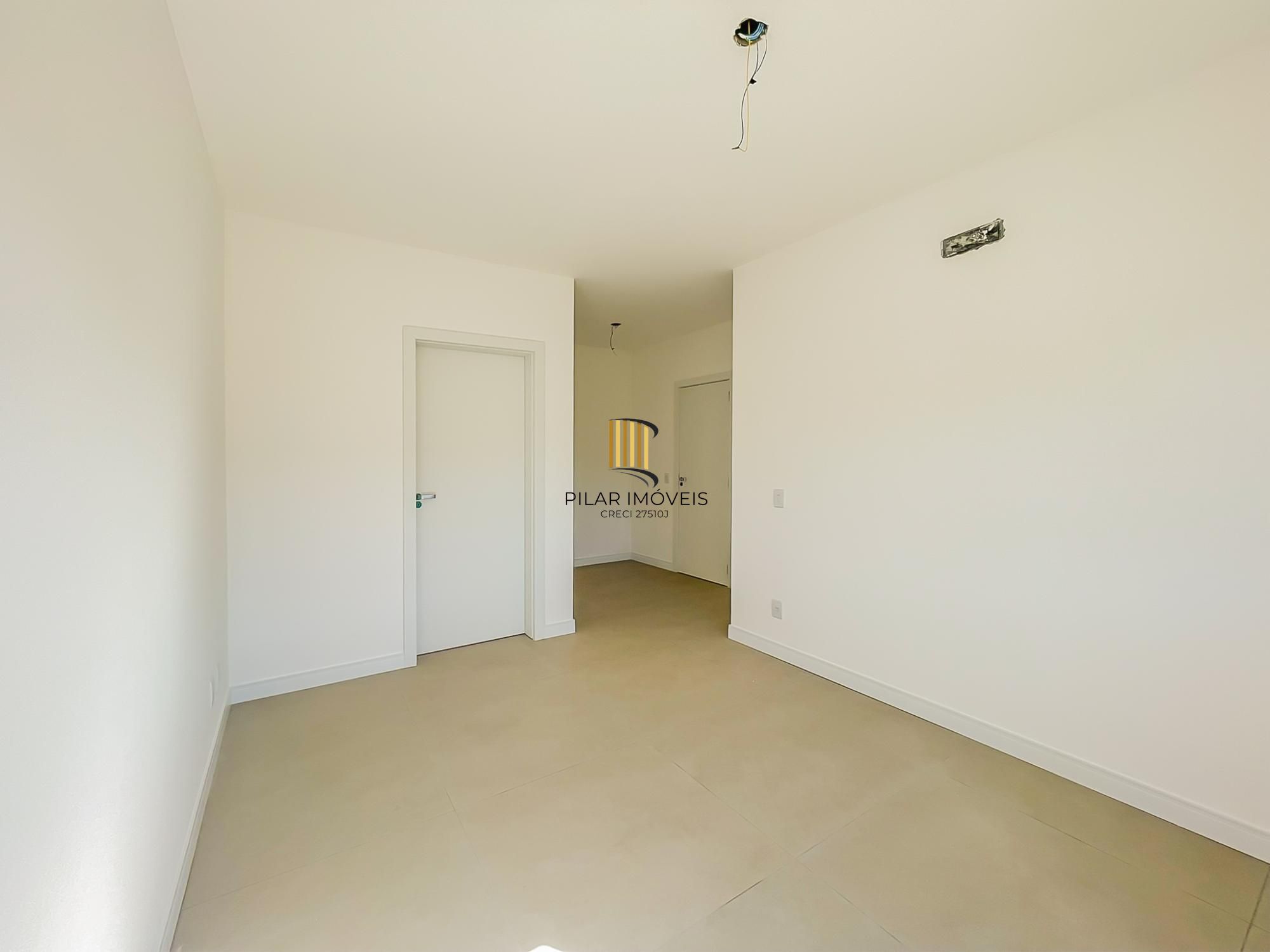 Casa térrea com 100m² privativo, em condomínio fechado na Estrada Jorge Pereira Nunes