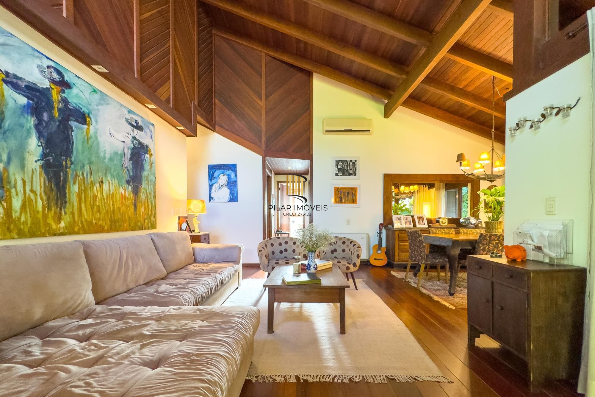 Casa no Parque Knorr com 3 dormitórios e piscina aquecida