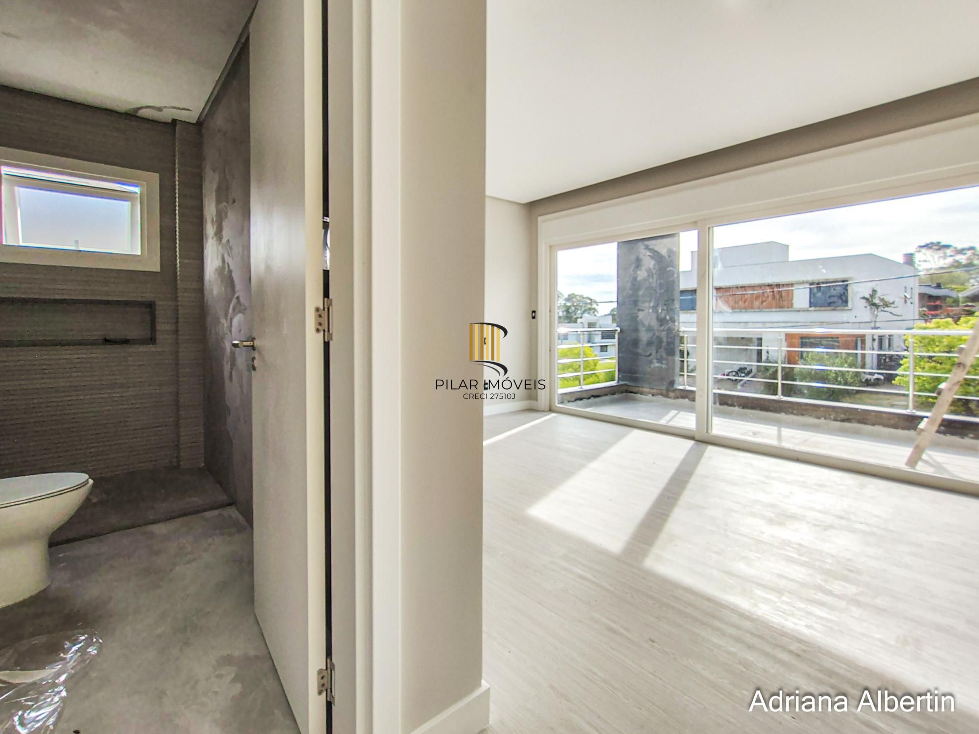 Casa em Alphaville com 3 suítes e pátio amplo