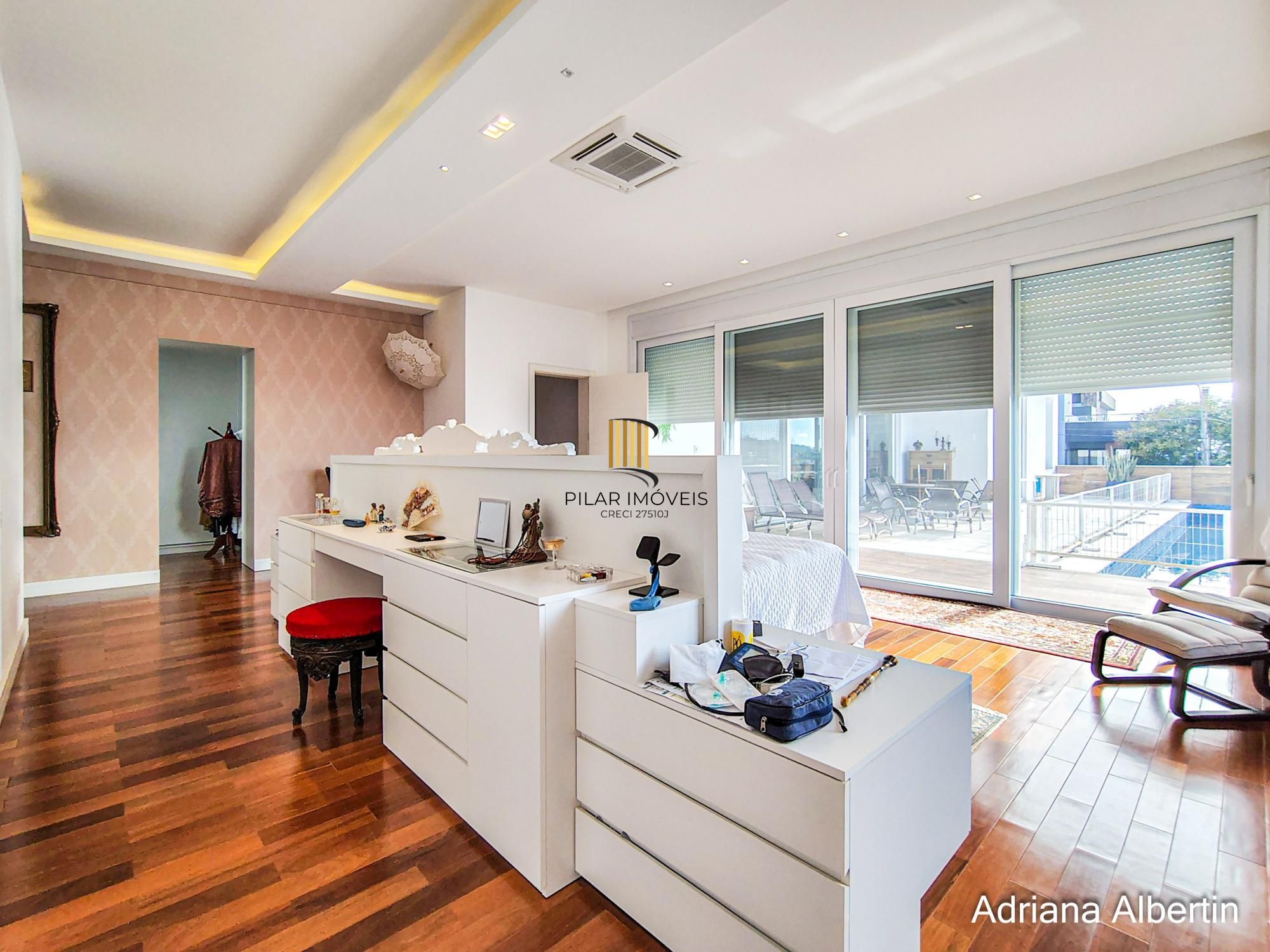 Casa com 660m² no Alphaville Porto Alegre para quem quer espaço, vista e personalidade — sem cair no padrão genérico