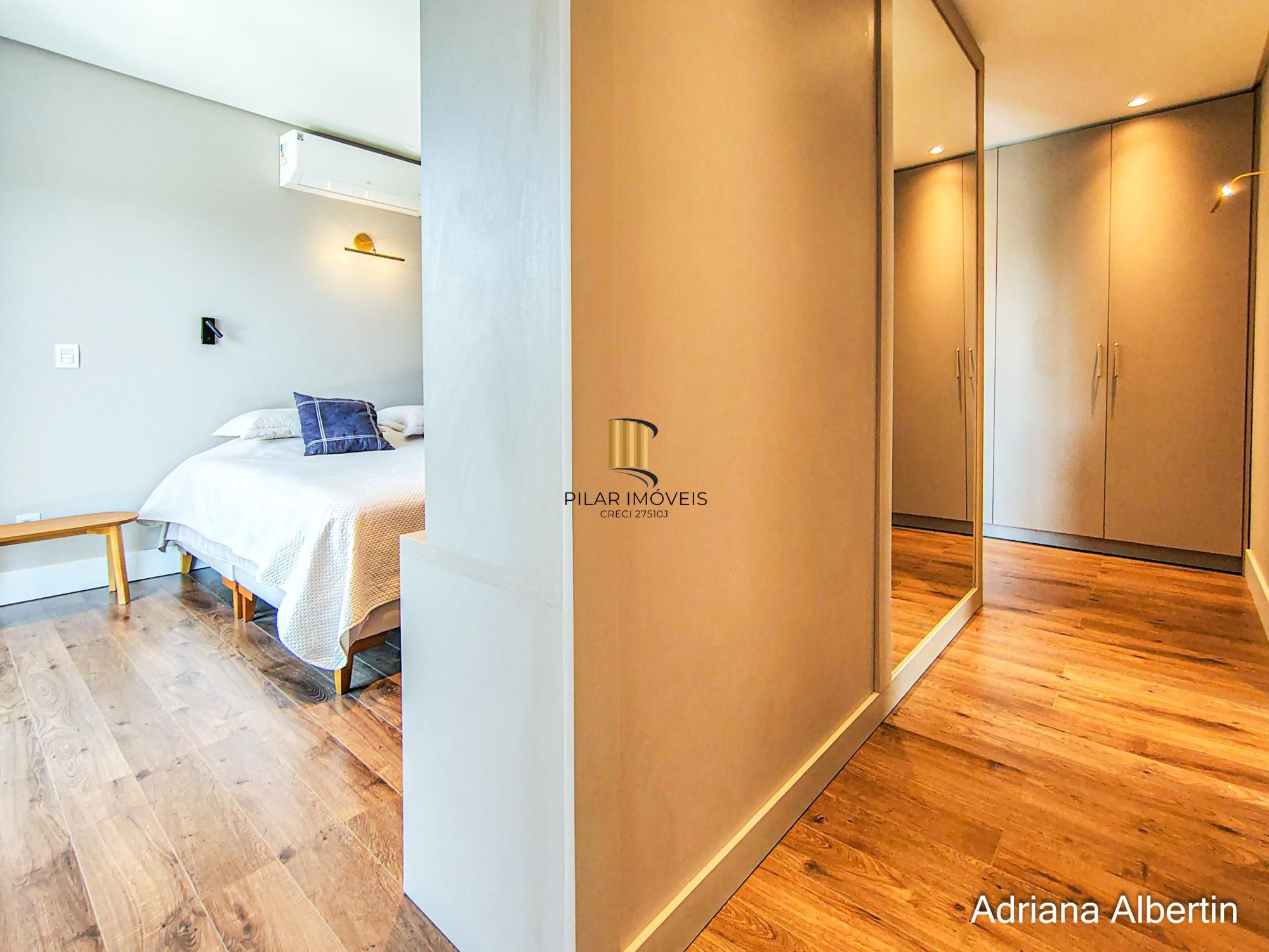 Casa em condomínio Alphaville com 4 suítes e área verde nos fundos