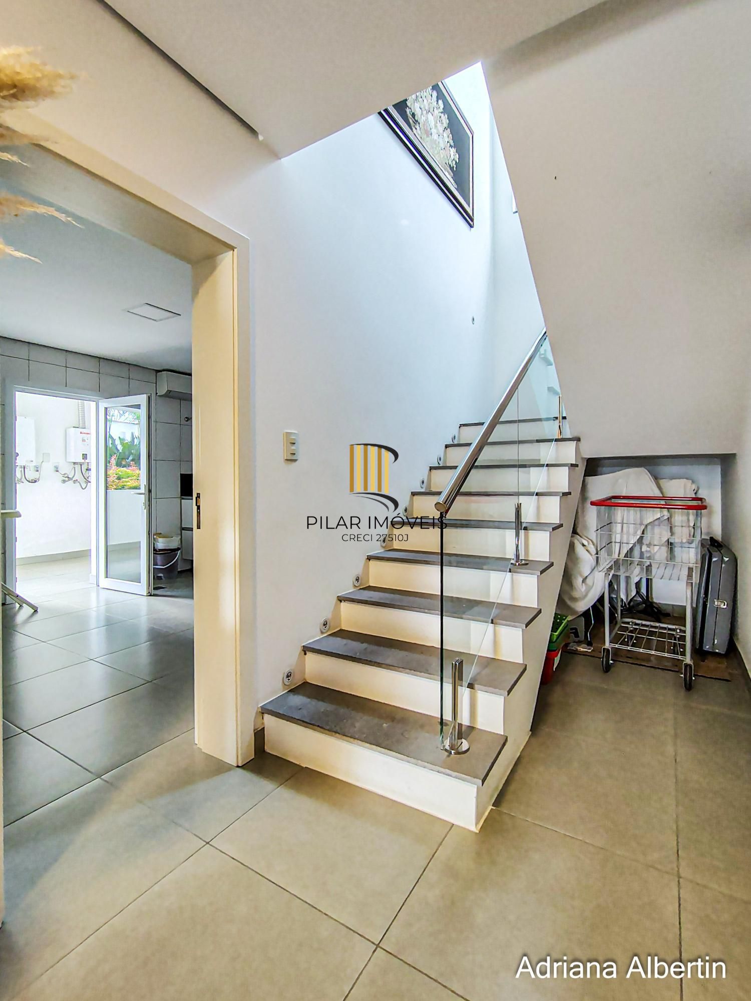 Casa com 660m² no Alphaville Porto Alegre para quem quer espaço, vista e personalidade — sem cair no padrão genérico