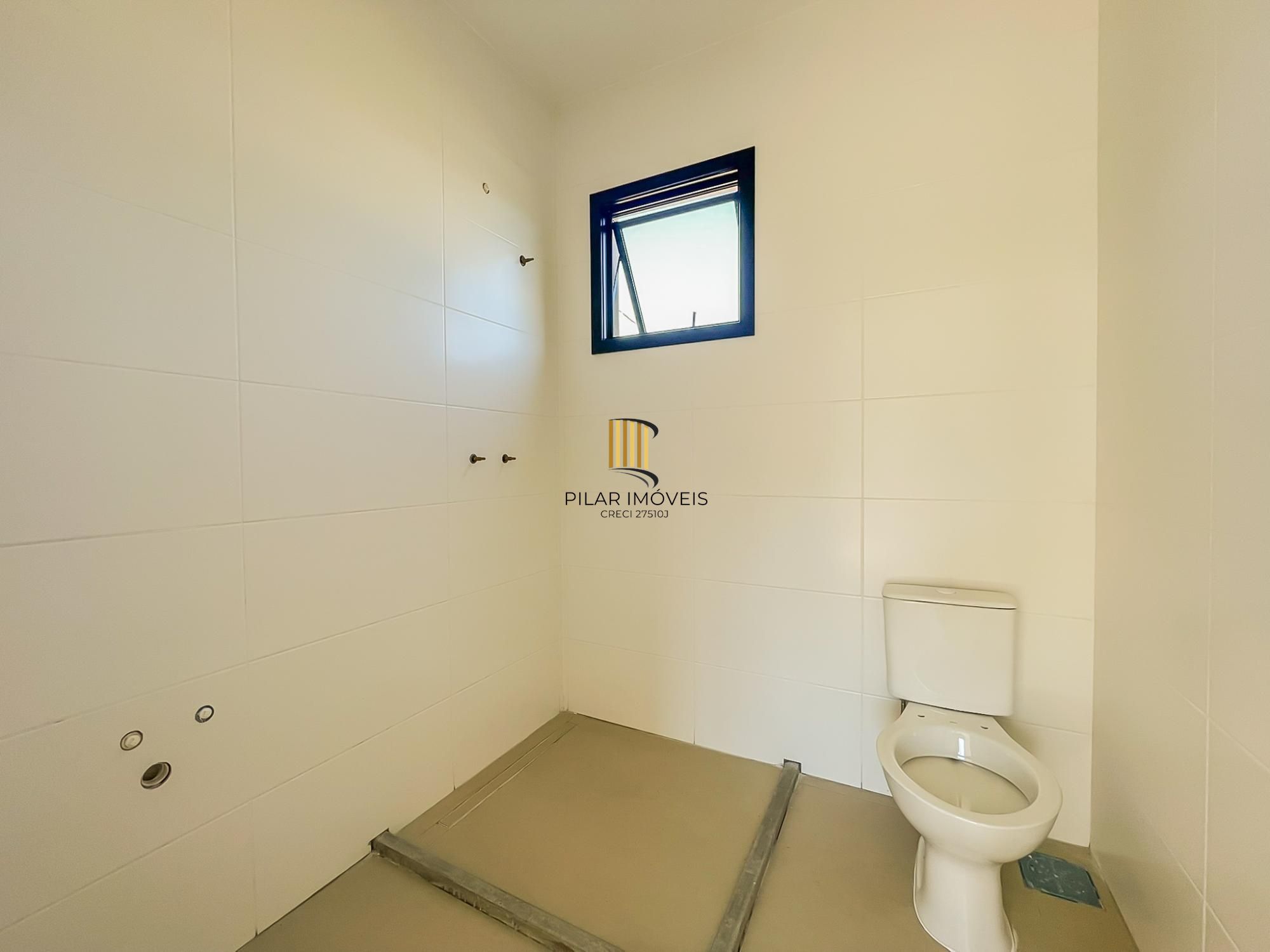 Casa térrea com 100m² privativo, em condomínio fechado na Estrada Jorge Pereira Nunes