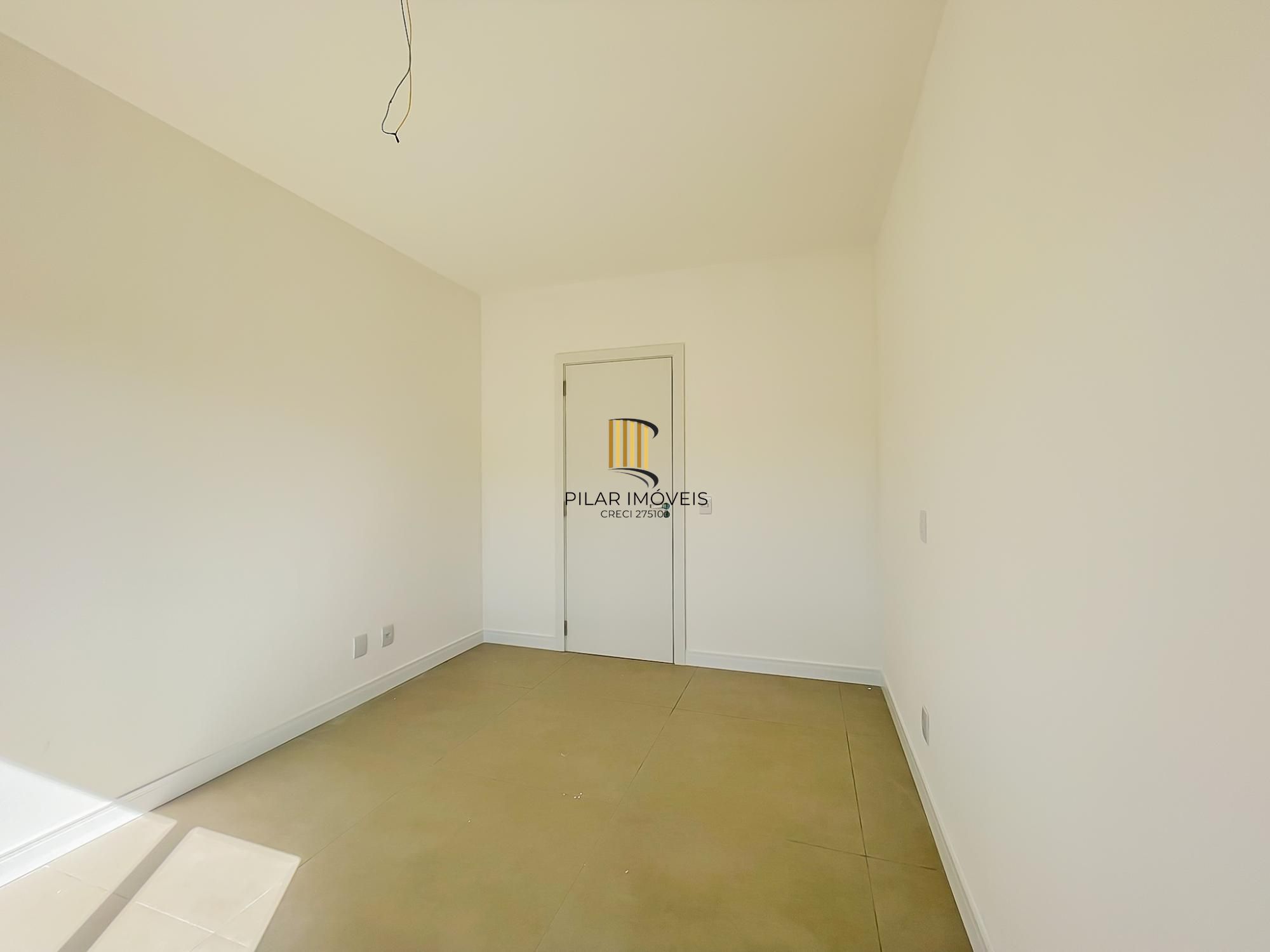 Casa térrea com 100m² privativo, em condomínio fechado na Estrada Jorge Pereira Nunes