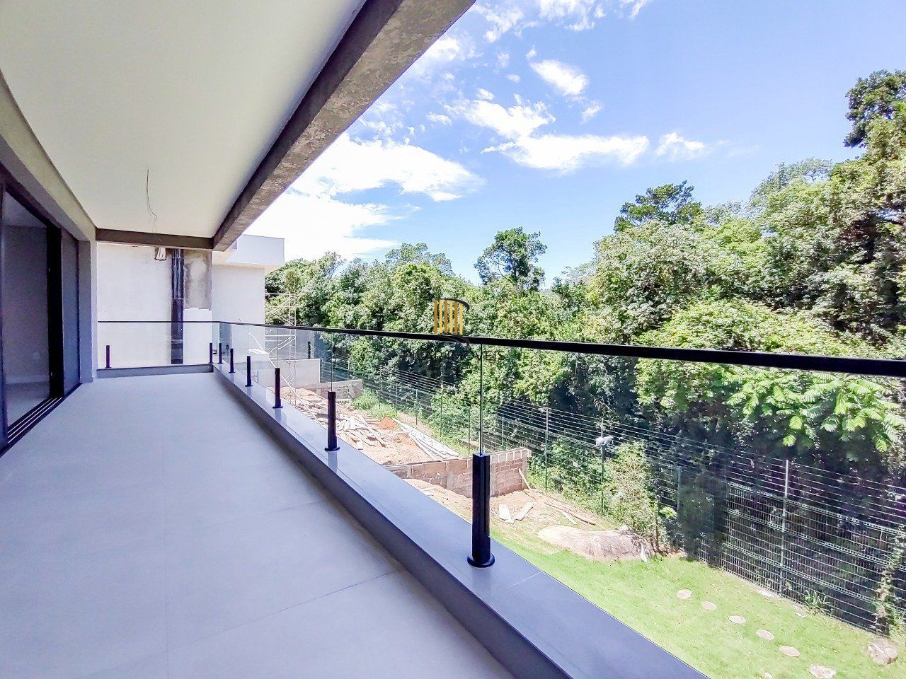 Casa Condominio para Venda - 349m², 3 dormitórios, sendo 3 suites, 2 vagas - Alphaville