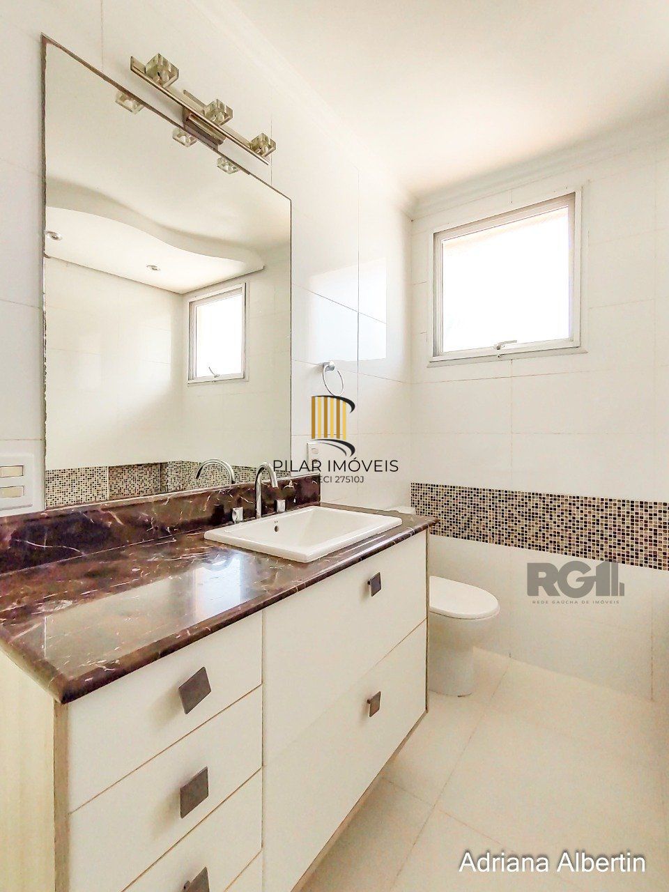 Casa 3 dormitórios no bairro Guarujá
